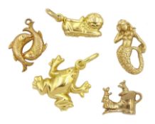 Five 9ct gold pendant / charms including mice in a boot