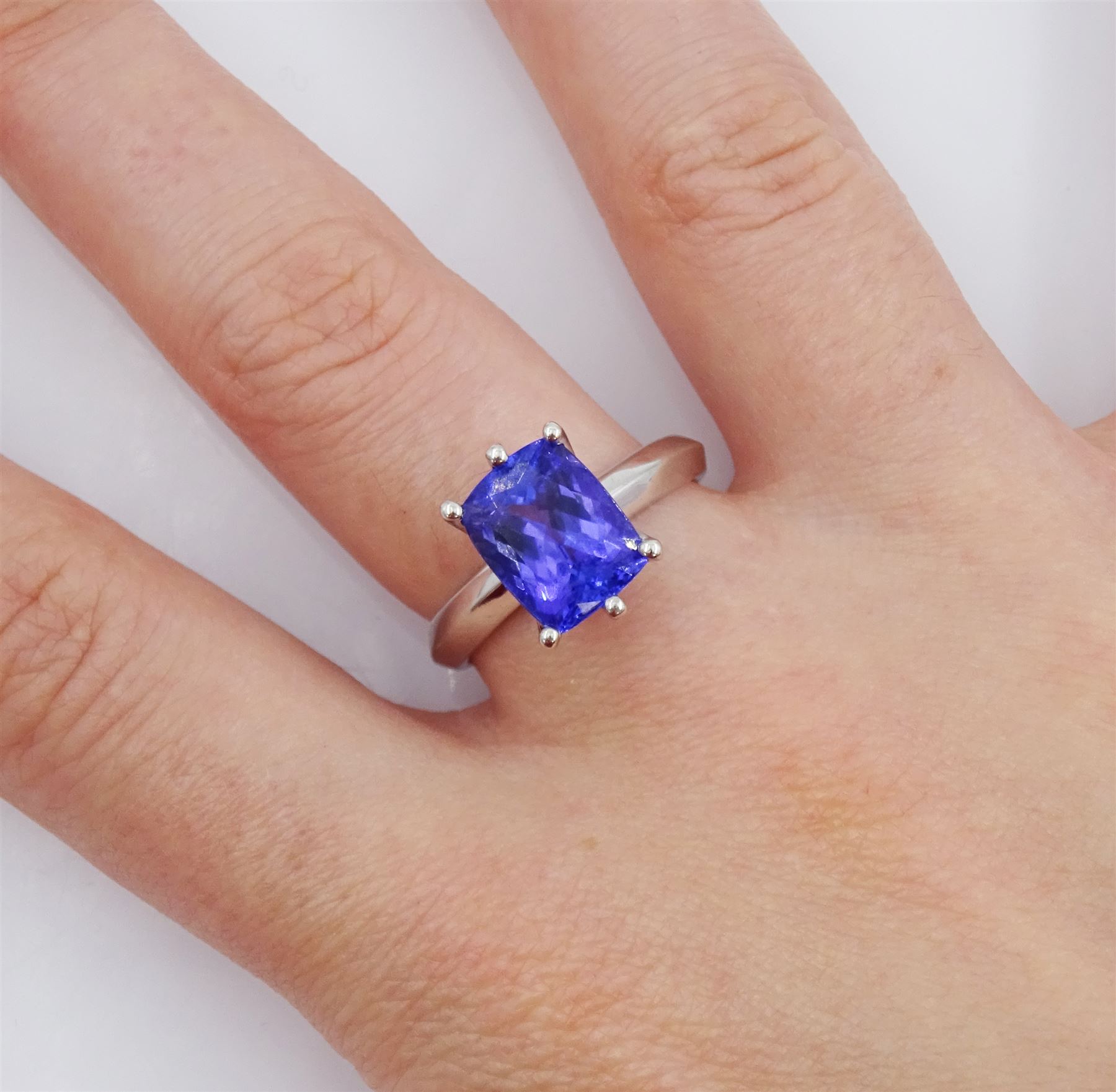 Silver single stone radiant cut tanzanite ring - Image 2 of 4