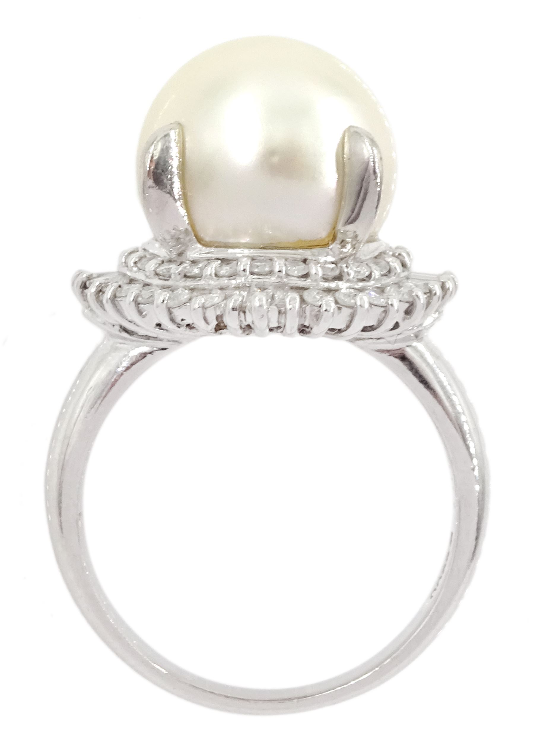 Platinum single stone cultured pearl and diamond cluster ring - Image 4 of 4