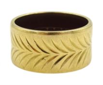 18ct gold wide wedding band