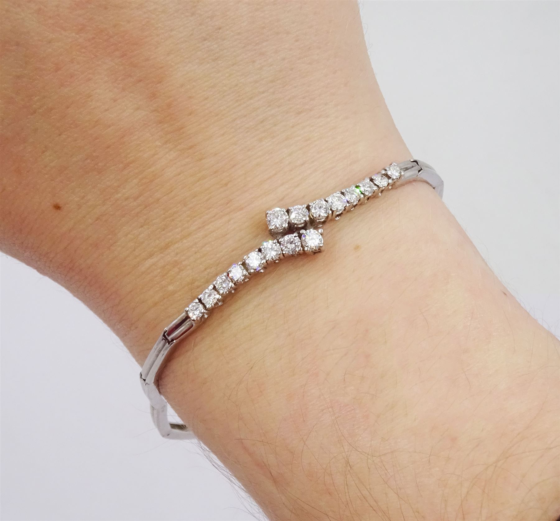 18ct white gold round brilliant cut diamond crossover bracelet - Image 2 of 3