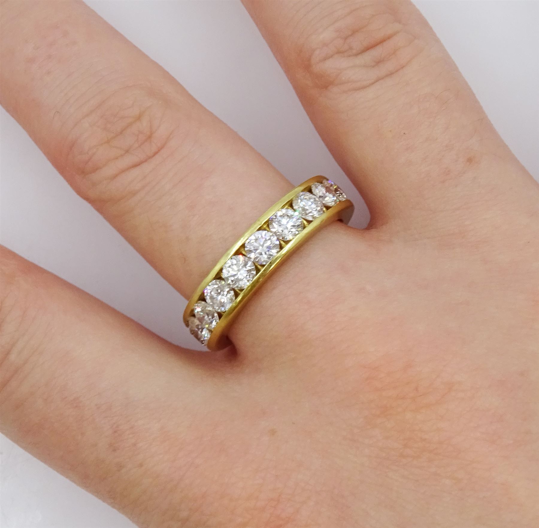 18ct gold round brilliant cut diamond full eternity ring - Image 2 of 5