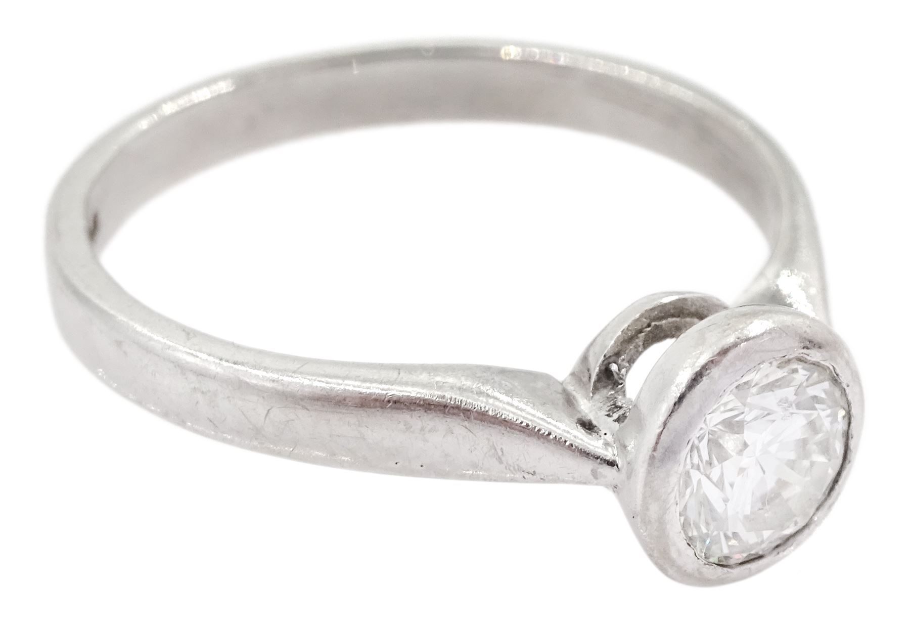 18ct gold bezel set single stone round brilliant cut diamond ring - Image 2 of 4