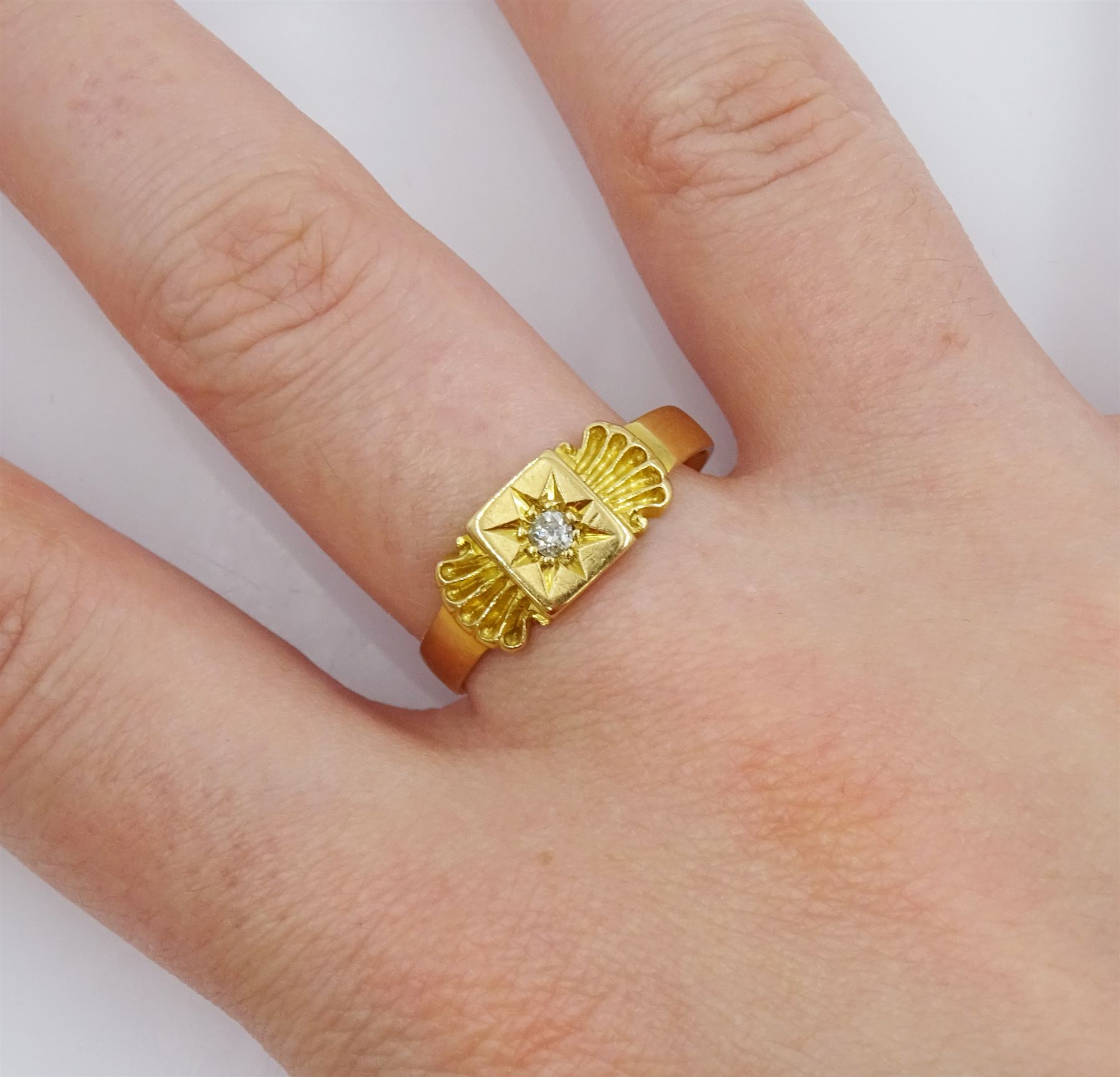 Victorian 18ct gold single stone diamond ring - Image 2 of 4