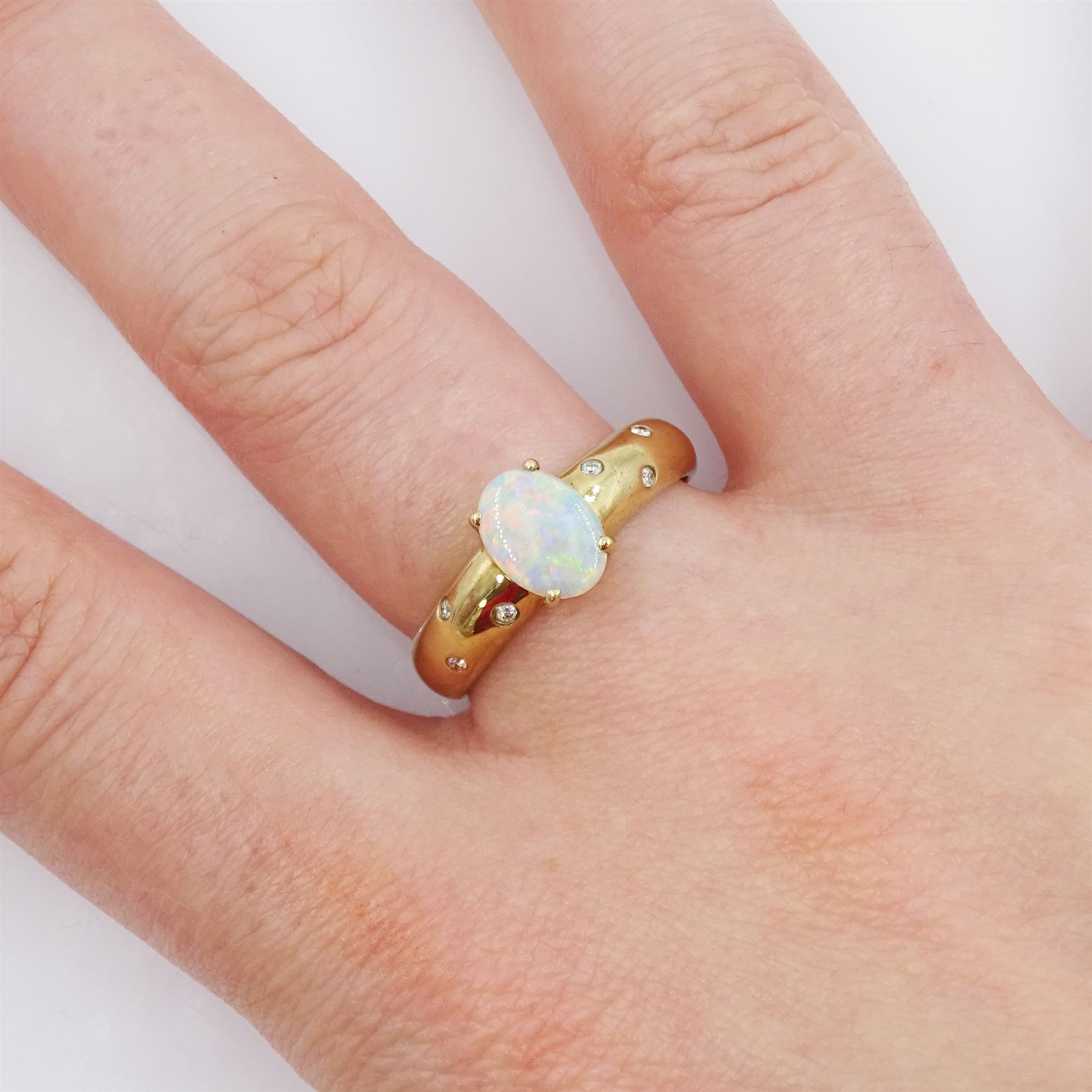 9ct gold opal ring - Image 2 of 4