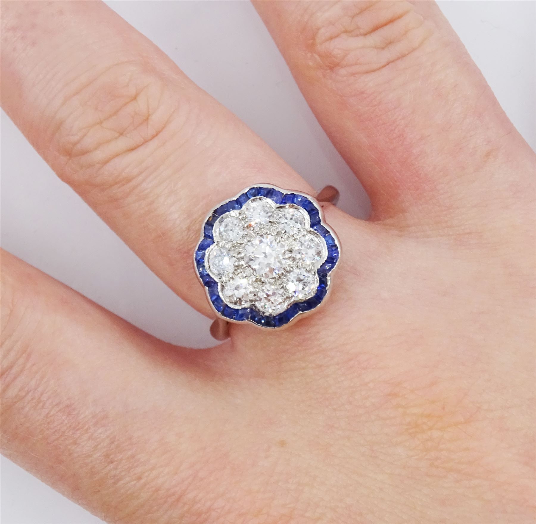 18ct white gold old cut diamond and calibre cut sapphire flower head cluster ring - Image 2 of 4