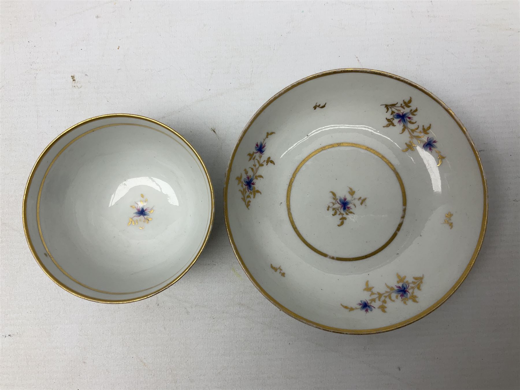 Two 18th century Newhall tea bowls and saucers - Image 15 of 19