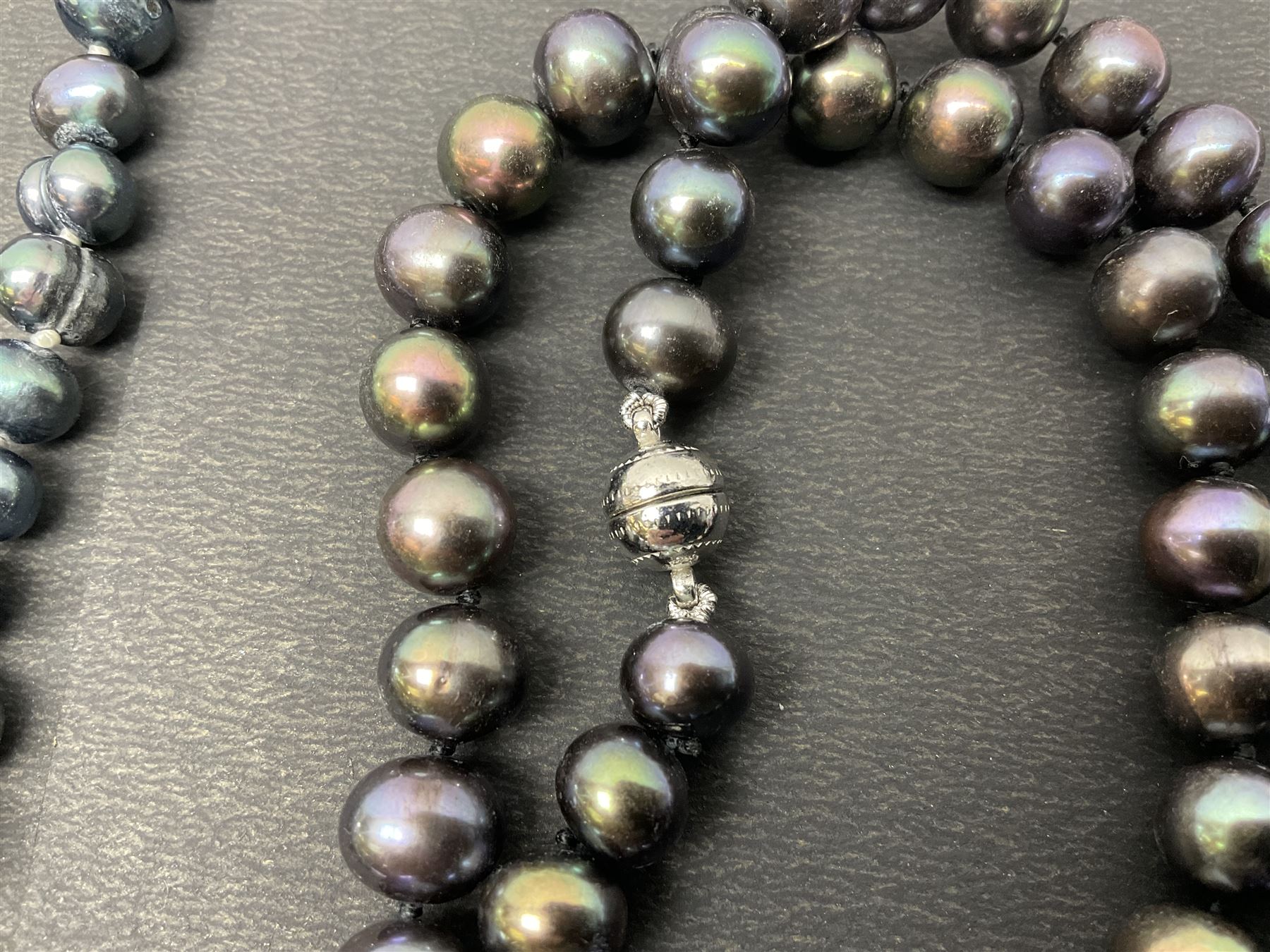 Four fresh water pearl necklaces - Image 68 of 77