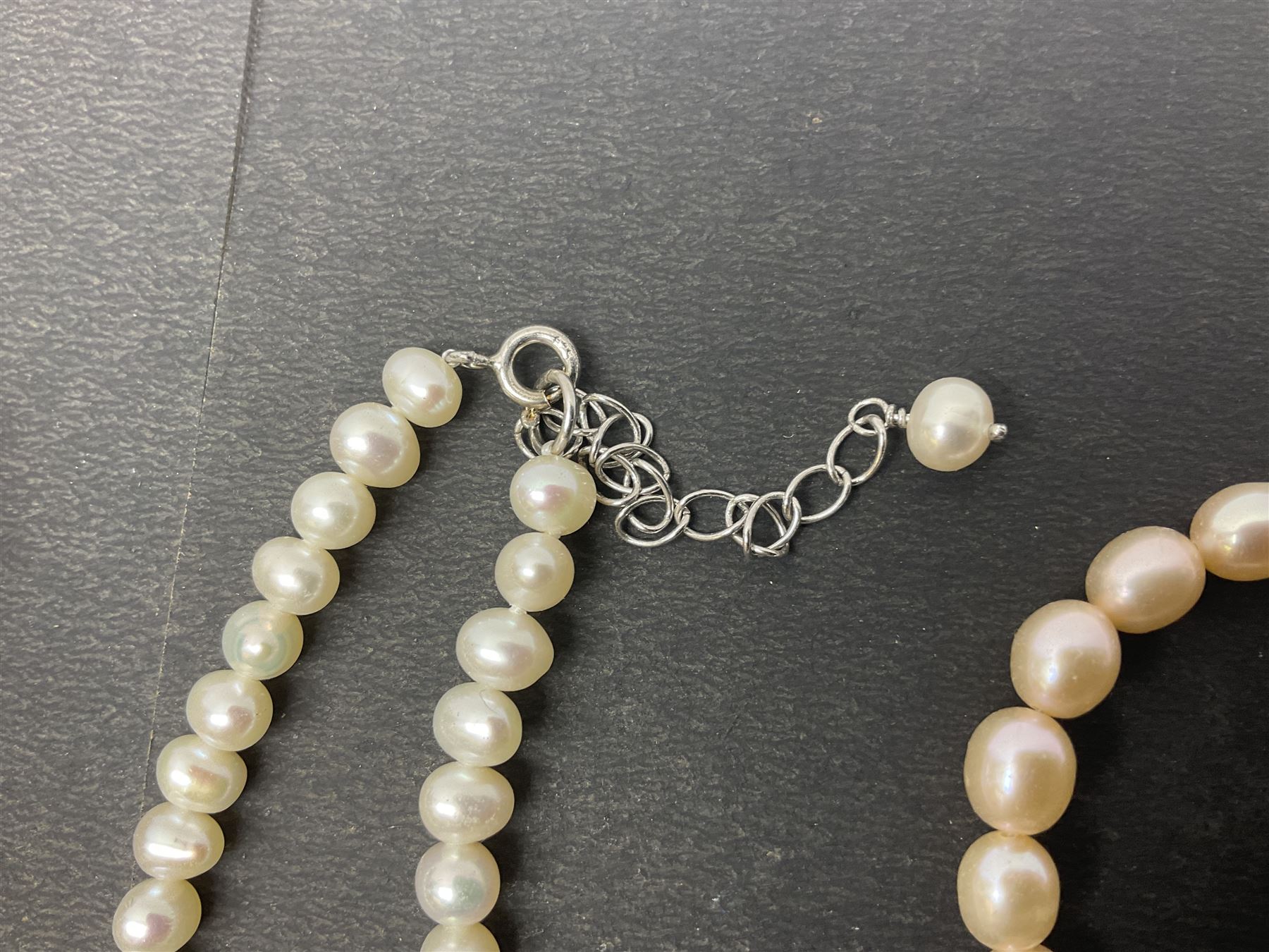 Six fresh water pearl necklaces - Image 26 of 36