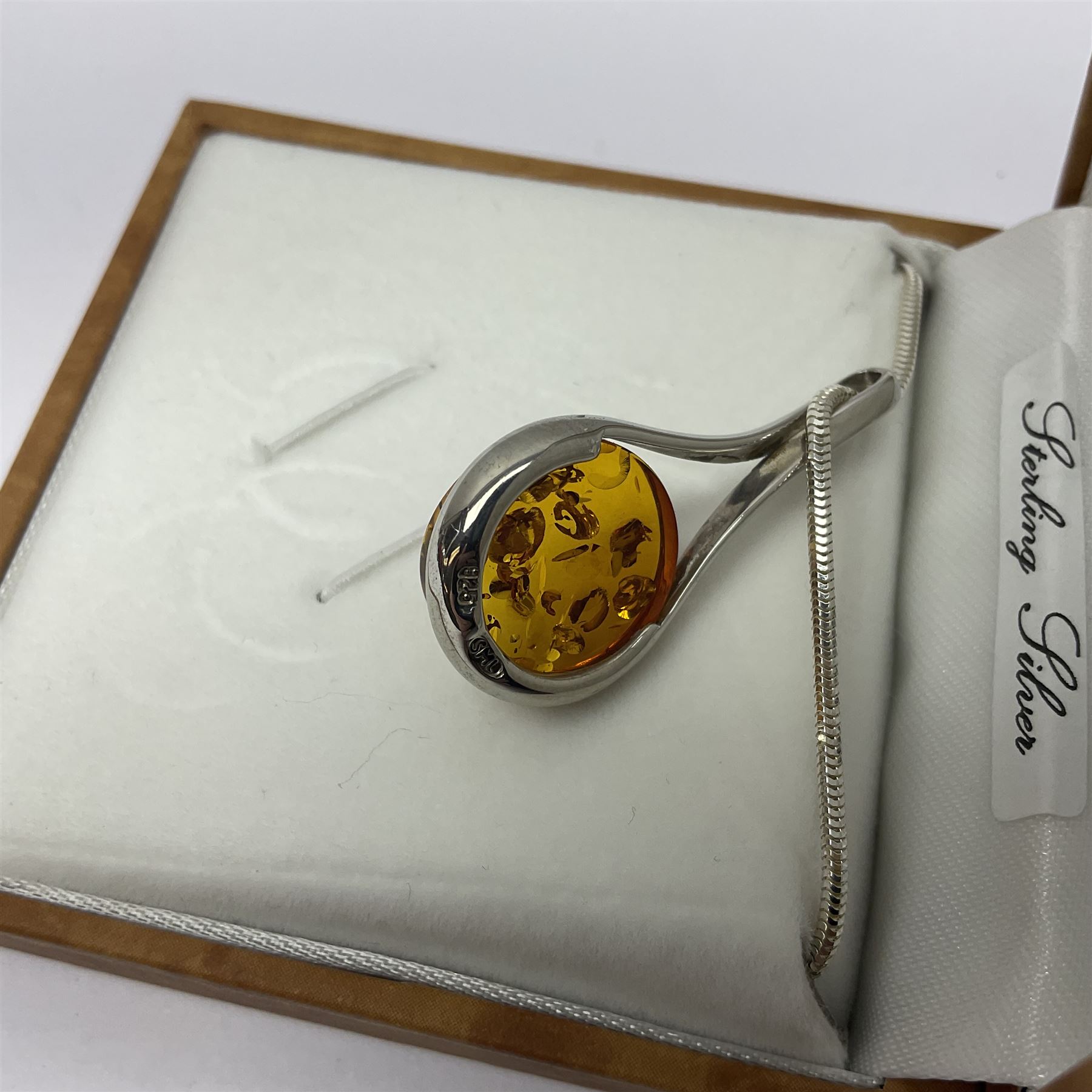 Silver Baltic amber pendant necklace - Image 3 of 4