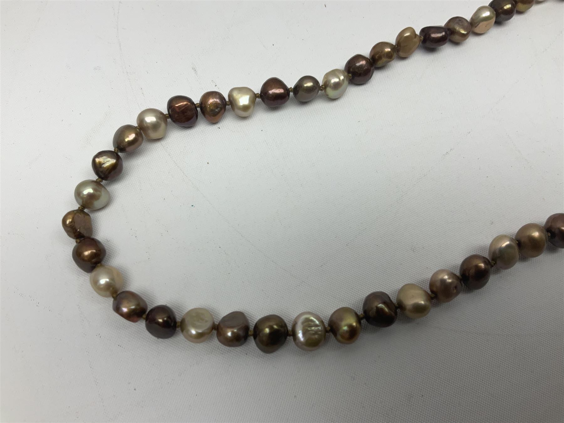 Six fresh water pearl necklaces - Image 34 of 36