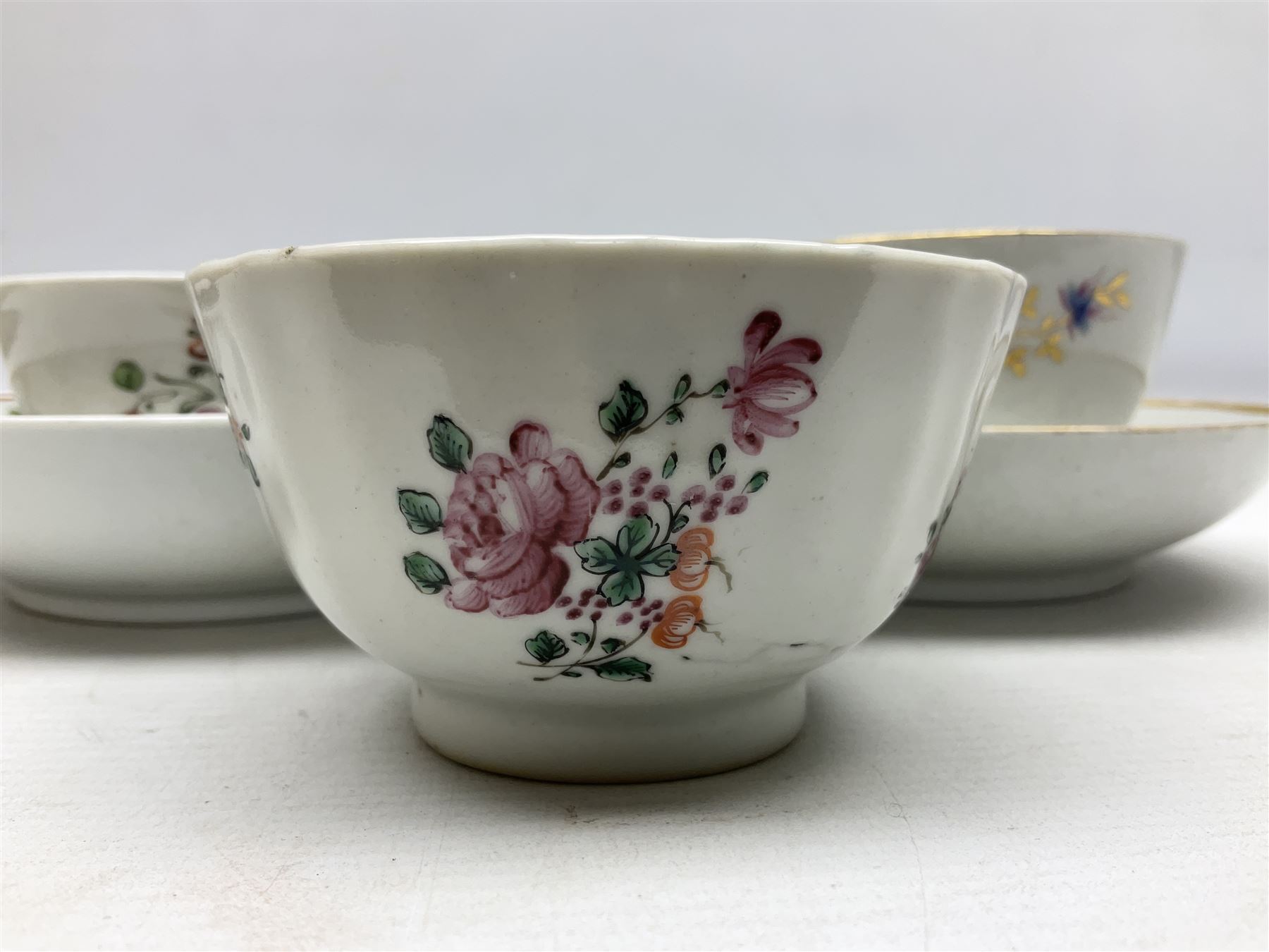 Two 18th century Newhall tea bowls and saucers - Image 8 of 19