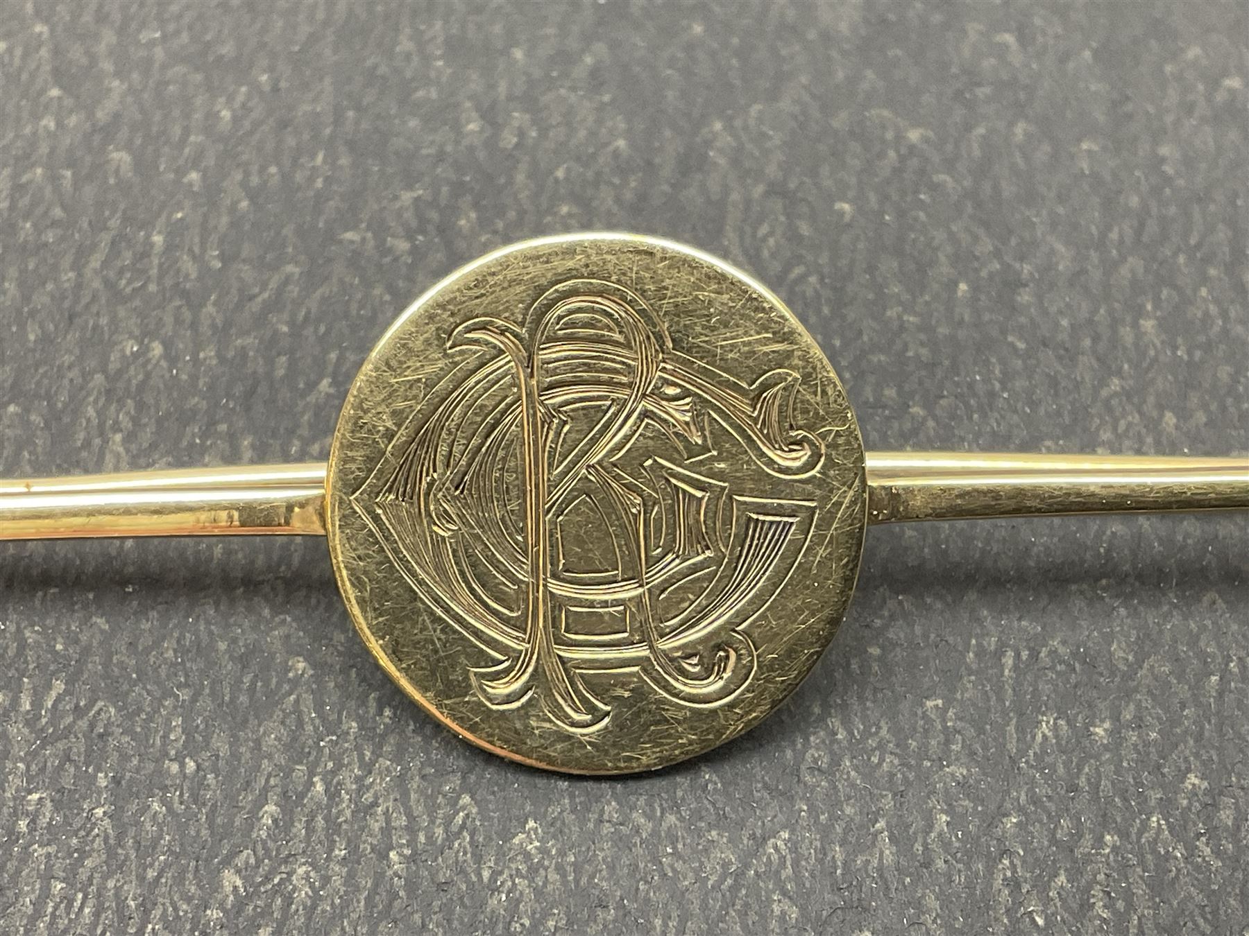 9ct gold bar brooch - Image 2 of 4