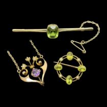 9ct gold bar brooch set with green stone