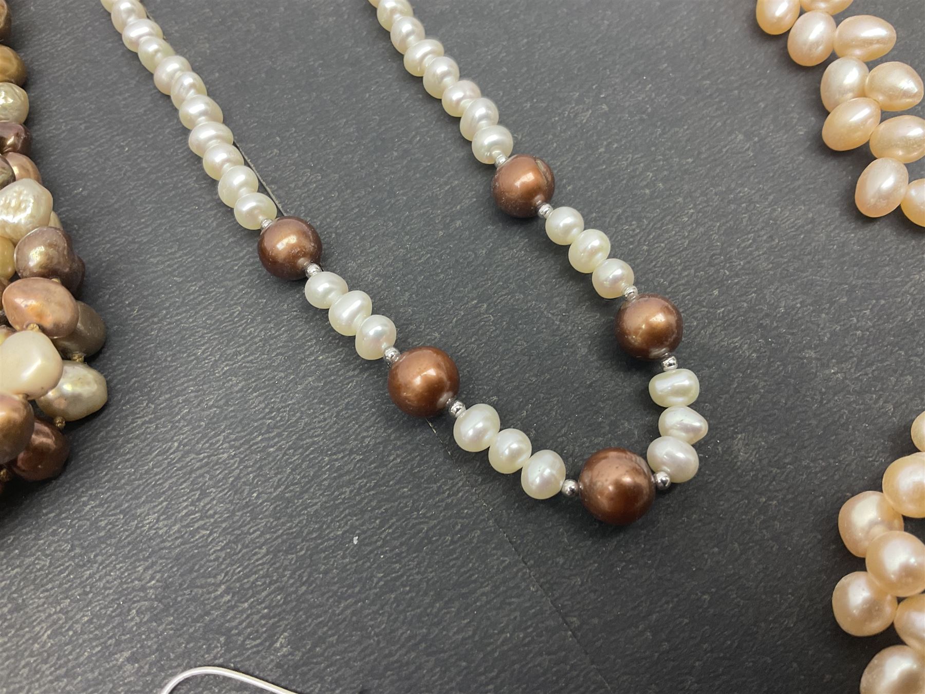 Six fresh water pearl necklaces - Image 16 of 36