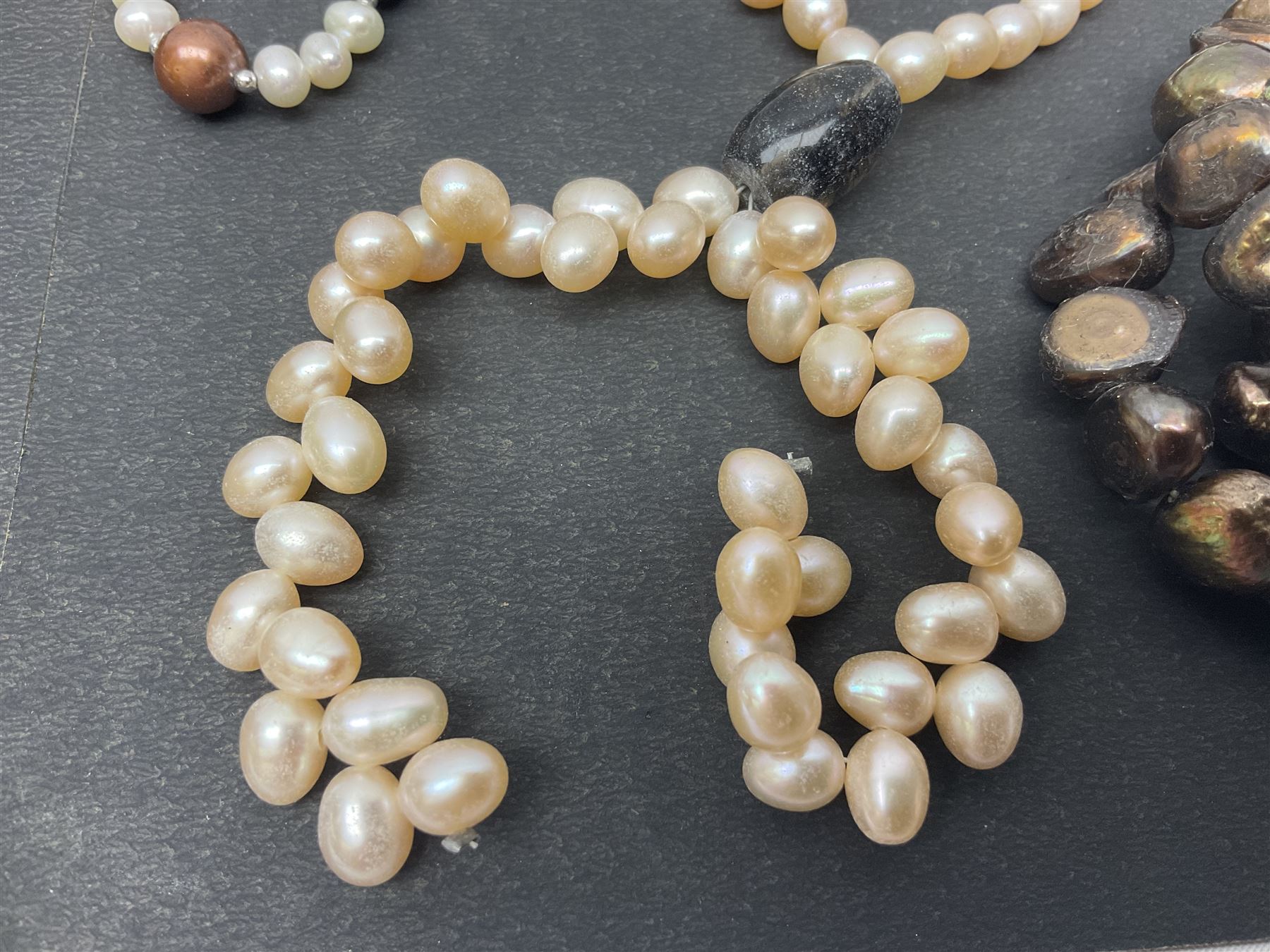 Six fresh water pearl necklaces - Image 36 of 36