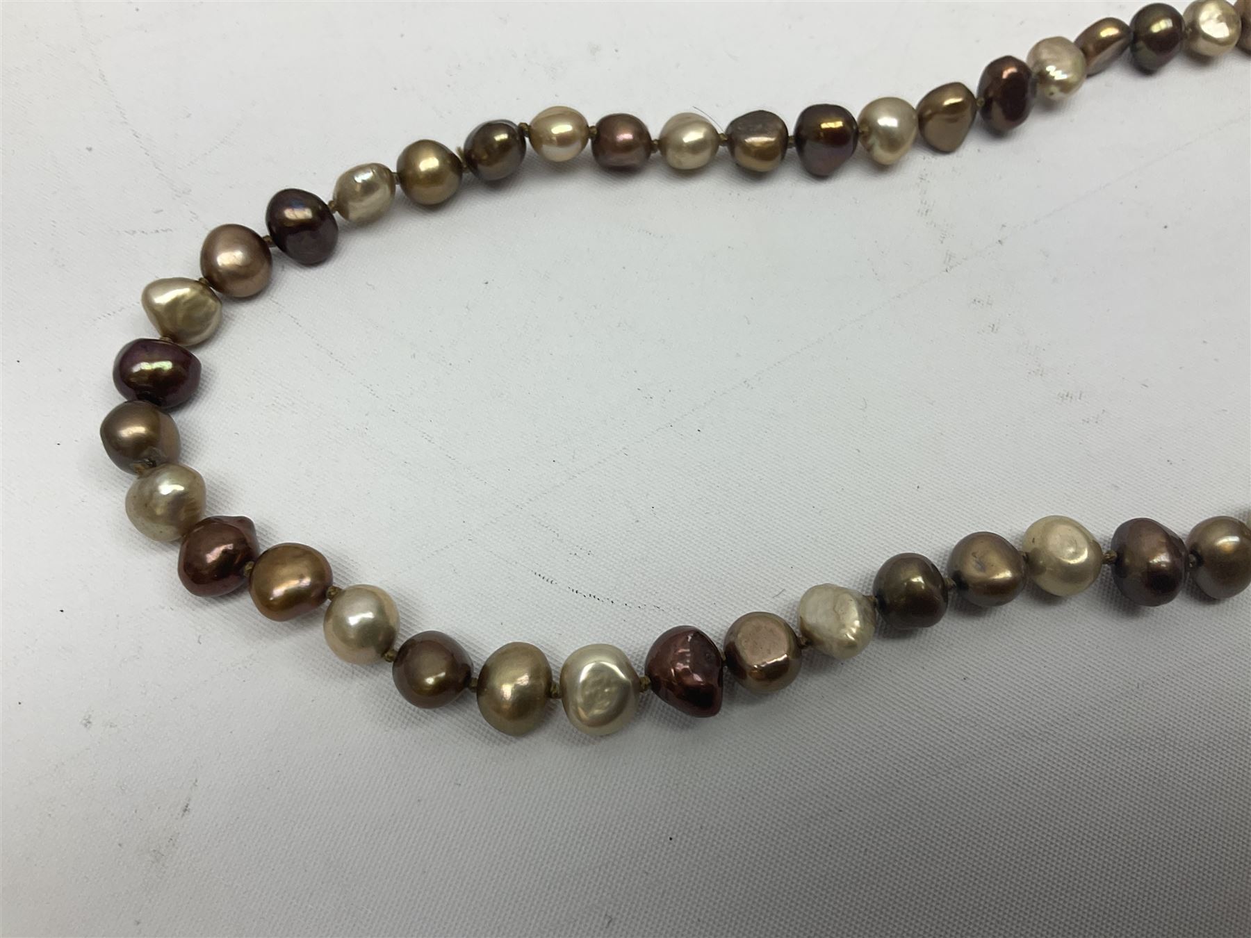 Six fresh water pearl necklaces - Image 23 of 36