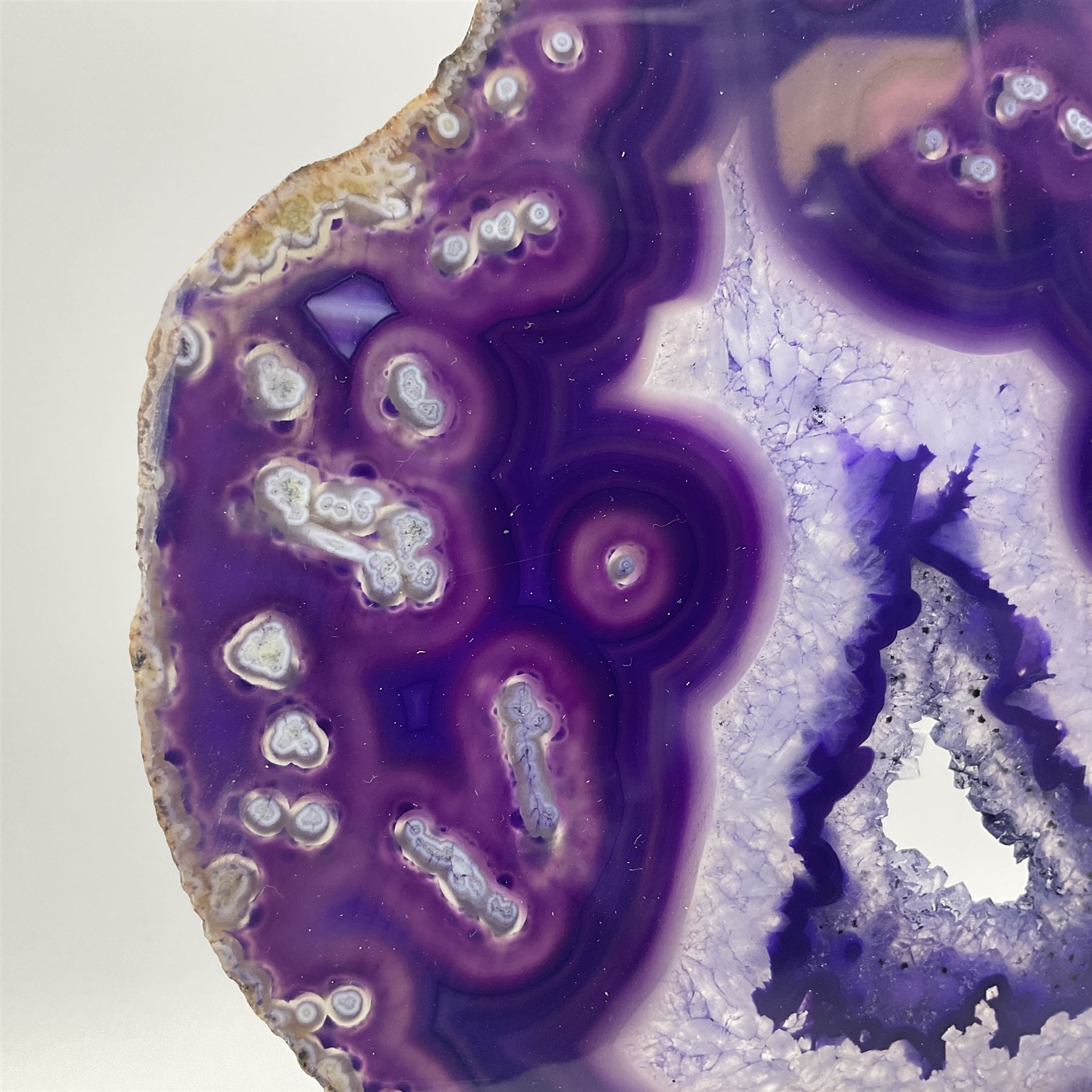 Pair of purple agate slices - Image 3 of 11