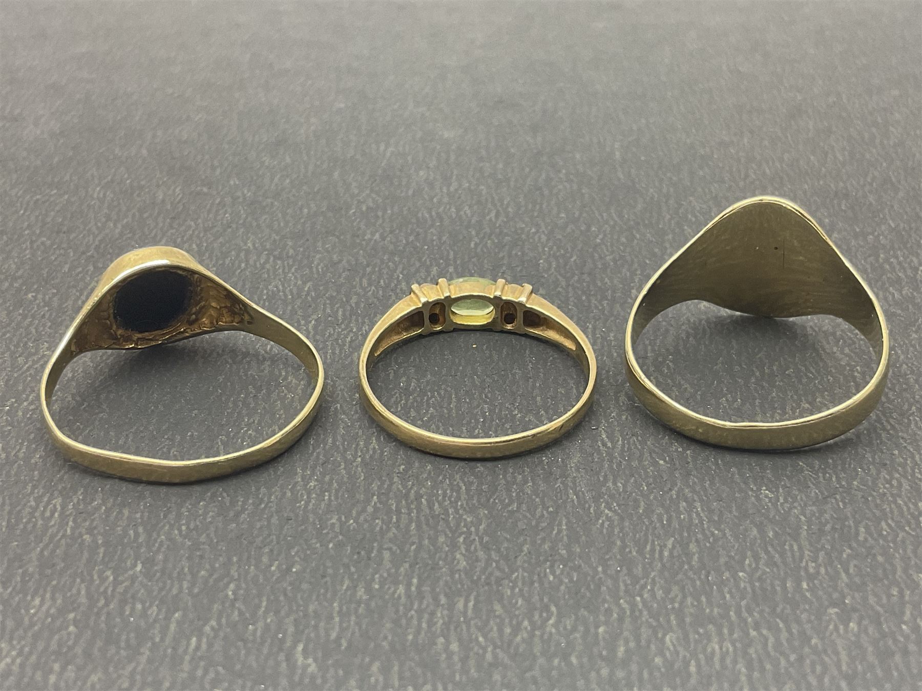 Three 9ct gold rings - Image 5 of 5