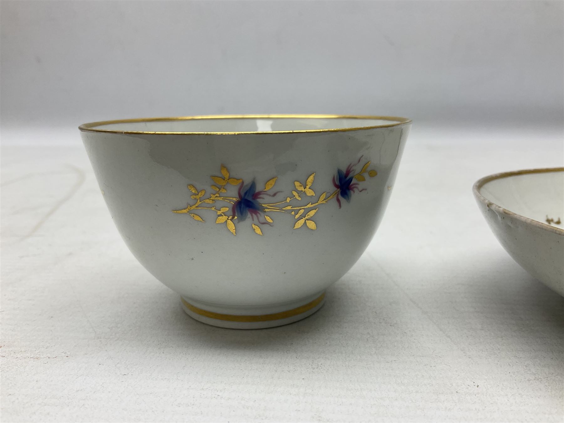 Two 18th century Newhall tea bowls and saucers - Image 18 of 19