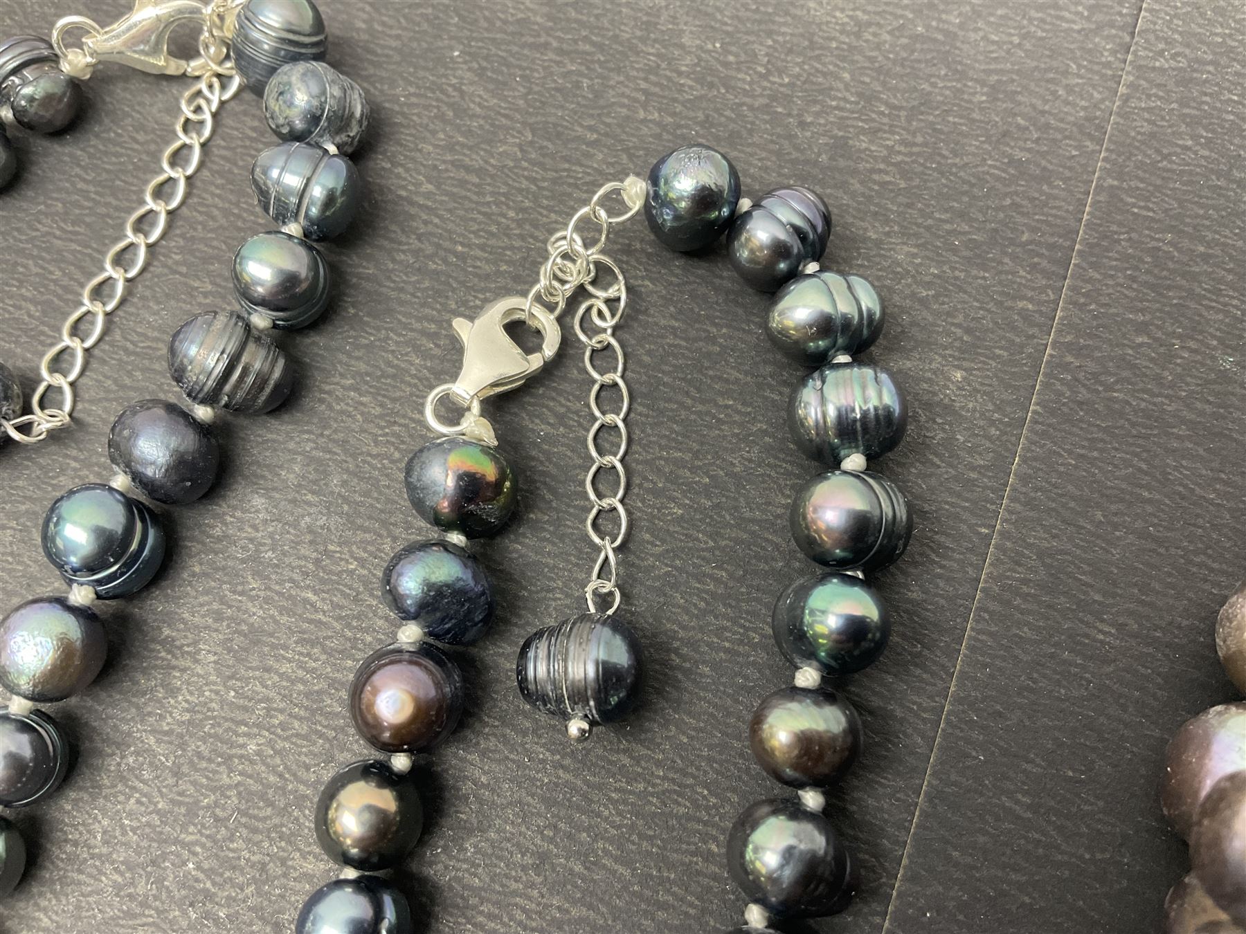 Four fresh water pearl necklaces - Image 28 of 77
