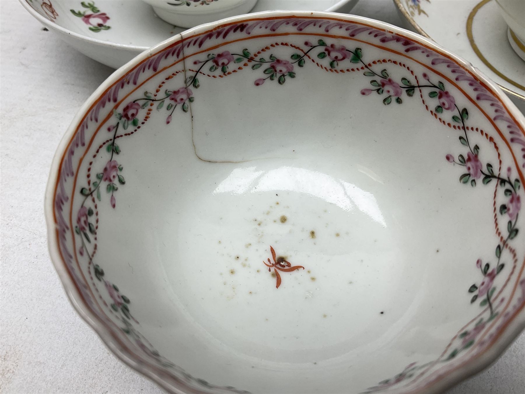 Two 18th century Newhall tea bowls and saucers - Image 5 of 19