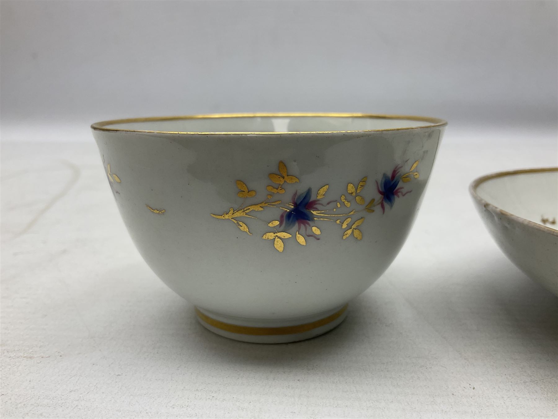 Two 18th century Newhall tea bowls and saucers - Image 17 of 19