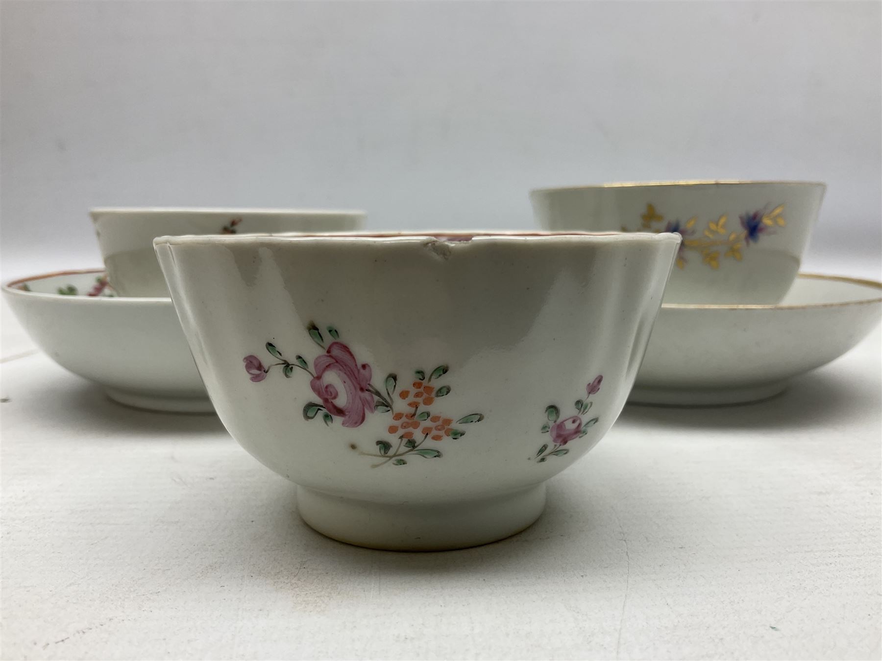 Two 18th century Newhall tea bowls and saucers - Image 3 of 19