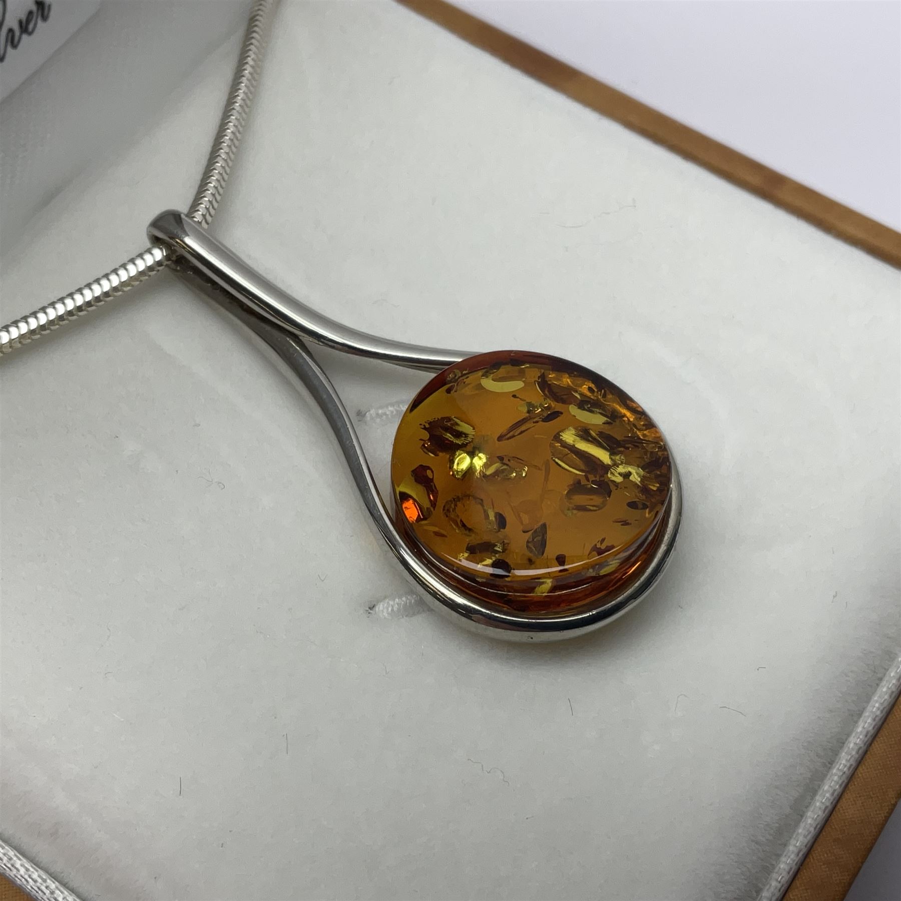 Silver Baltic amber pendant necklace - Image 2 of 4