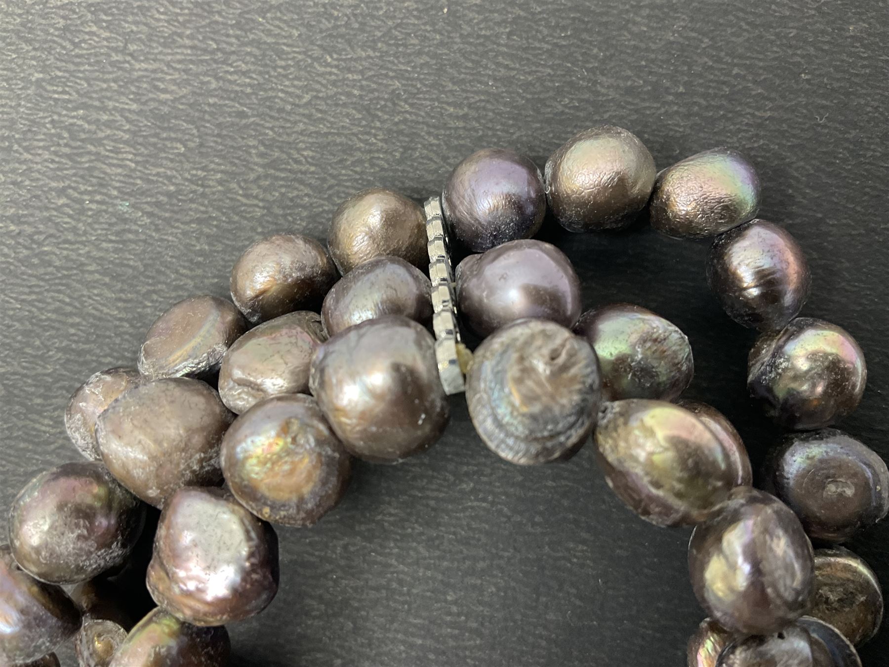 Four fresh water pearl necklaces - Image 15 of 77