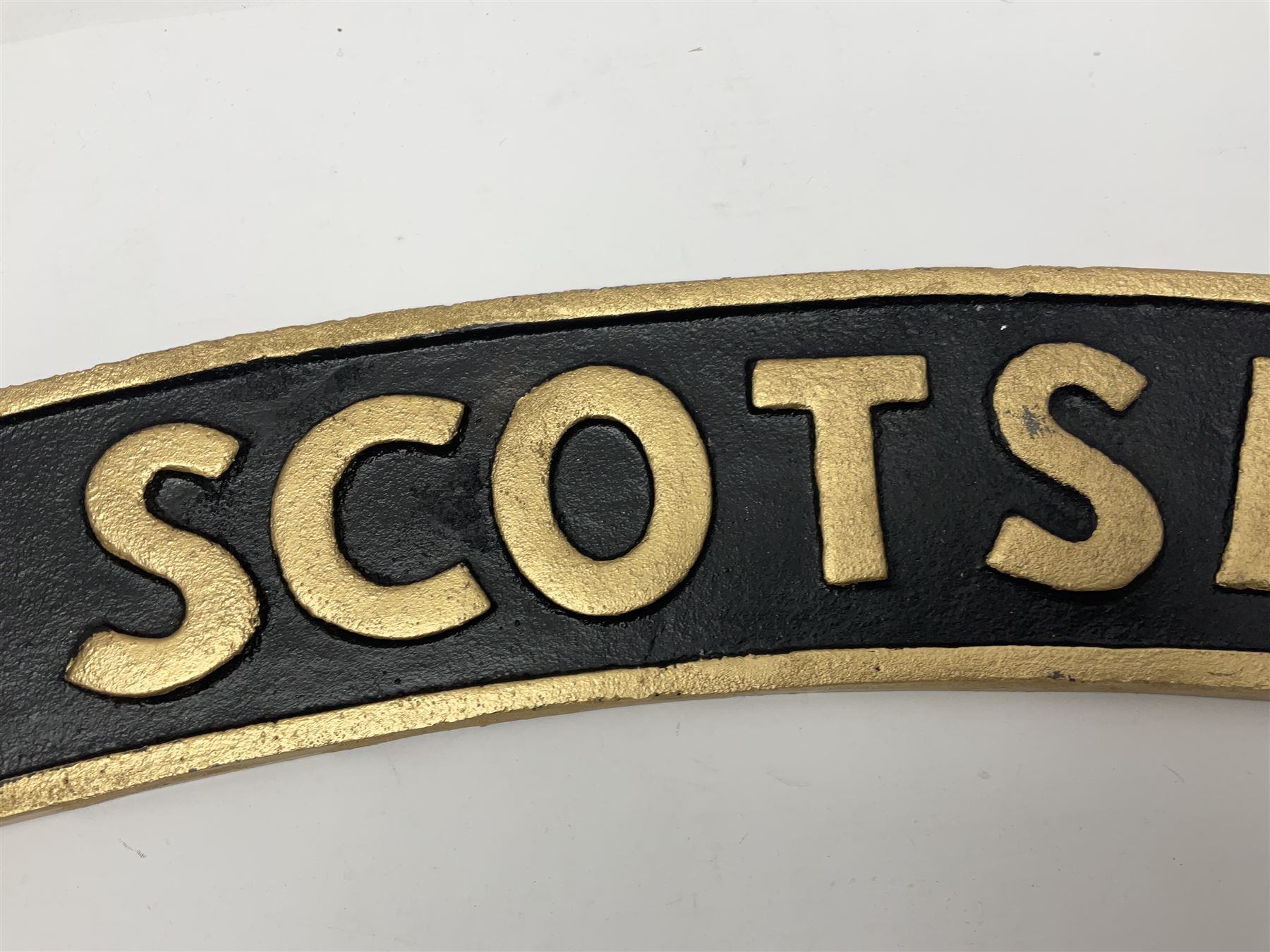 Cast iron Flying Scotsman arched railway type sign - Image 4 of 7
