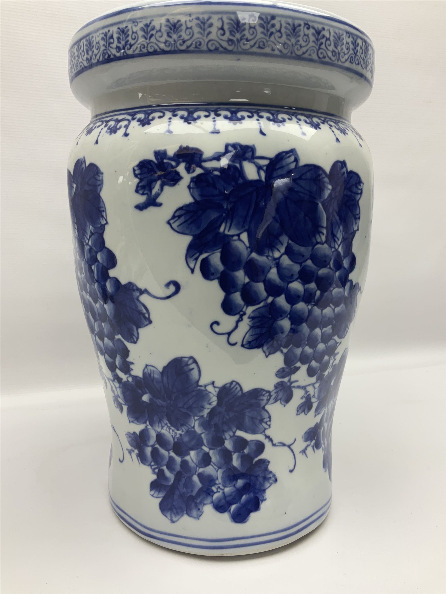 Oriental style blue and white ceramic garden seat - Image 6 of 10