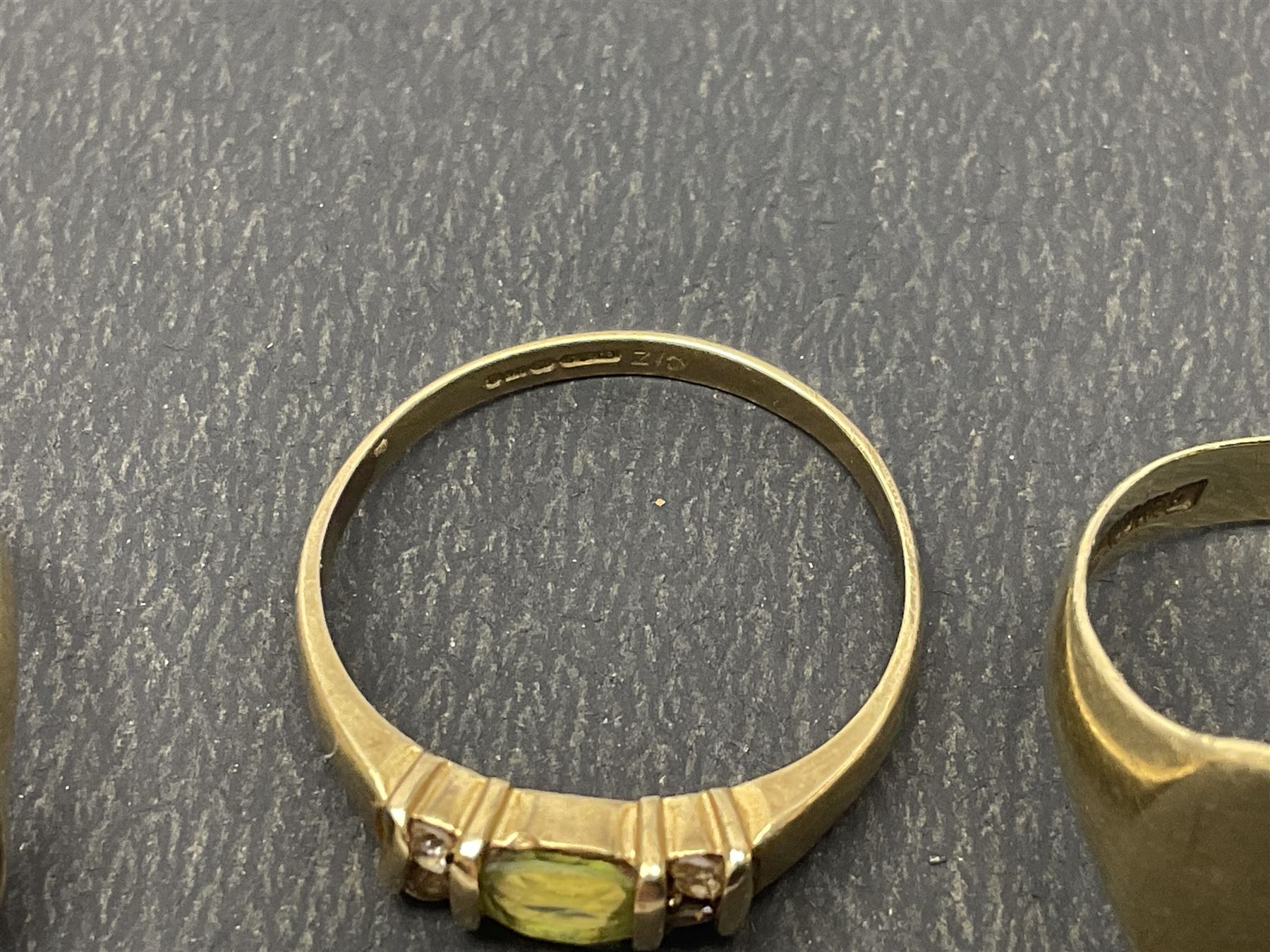 Three 9ct gold rings - Image 3 of 5