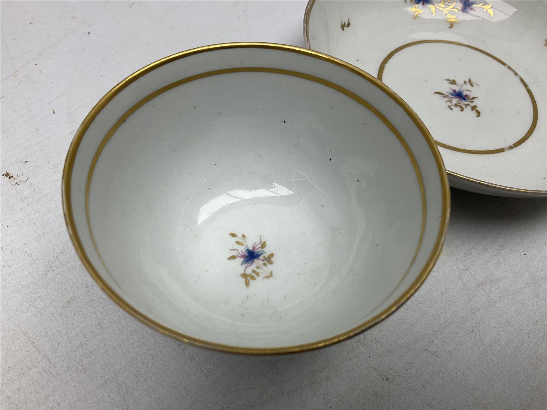 Two 18th century Newhall tea bowls and saucers - Image 14 of 19