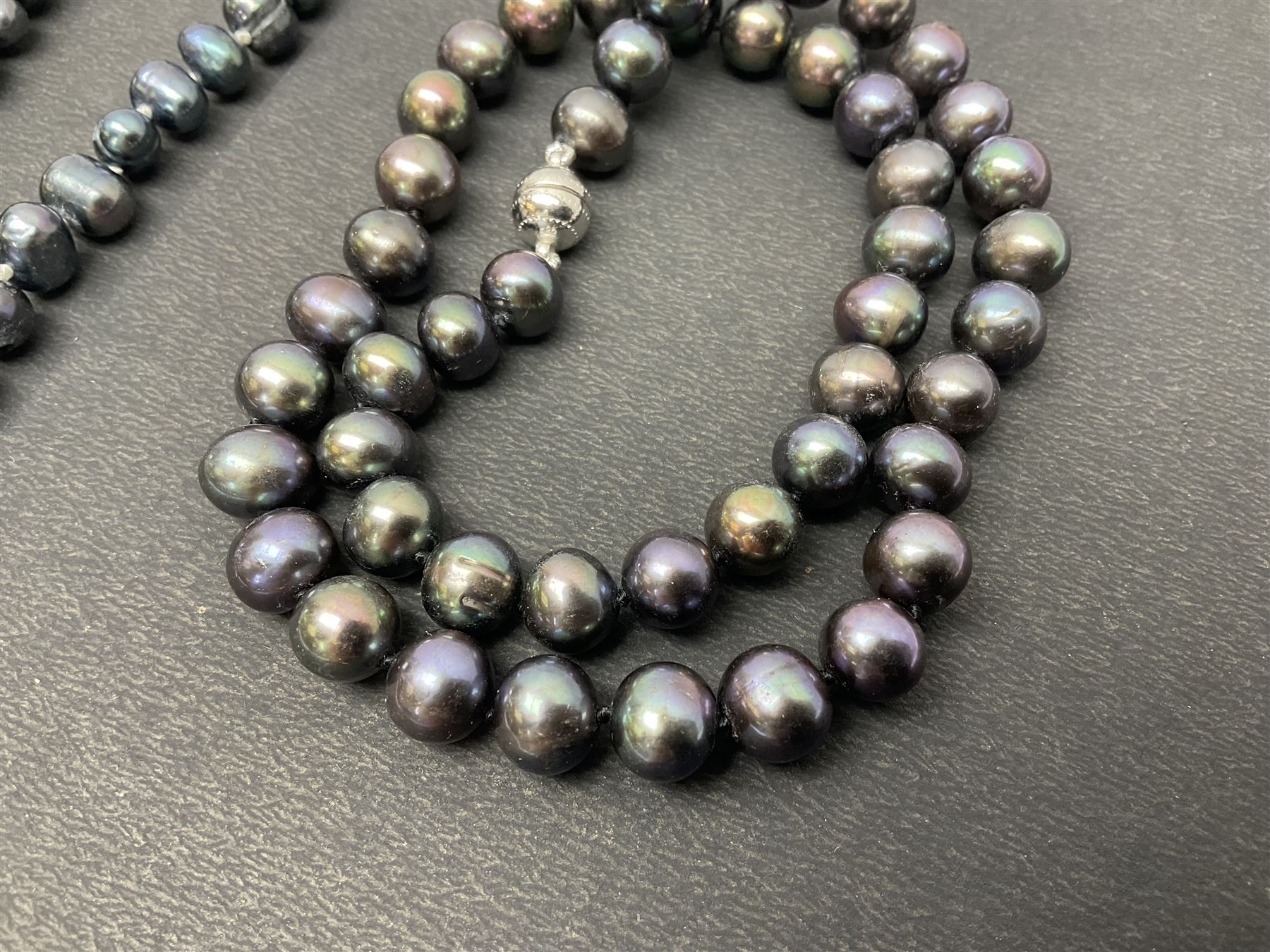 Four fresh water pearl necklaces - Image 3 of 77