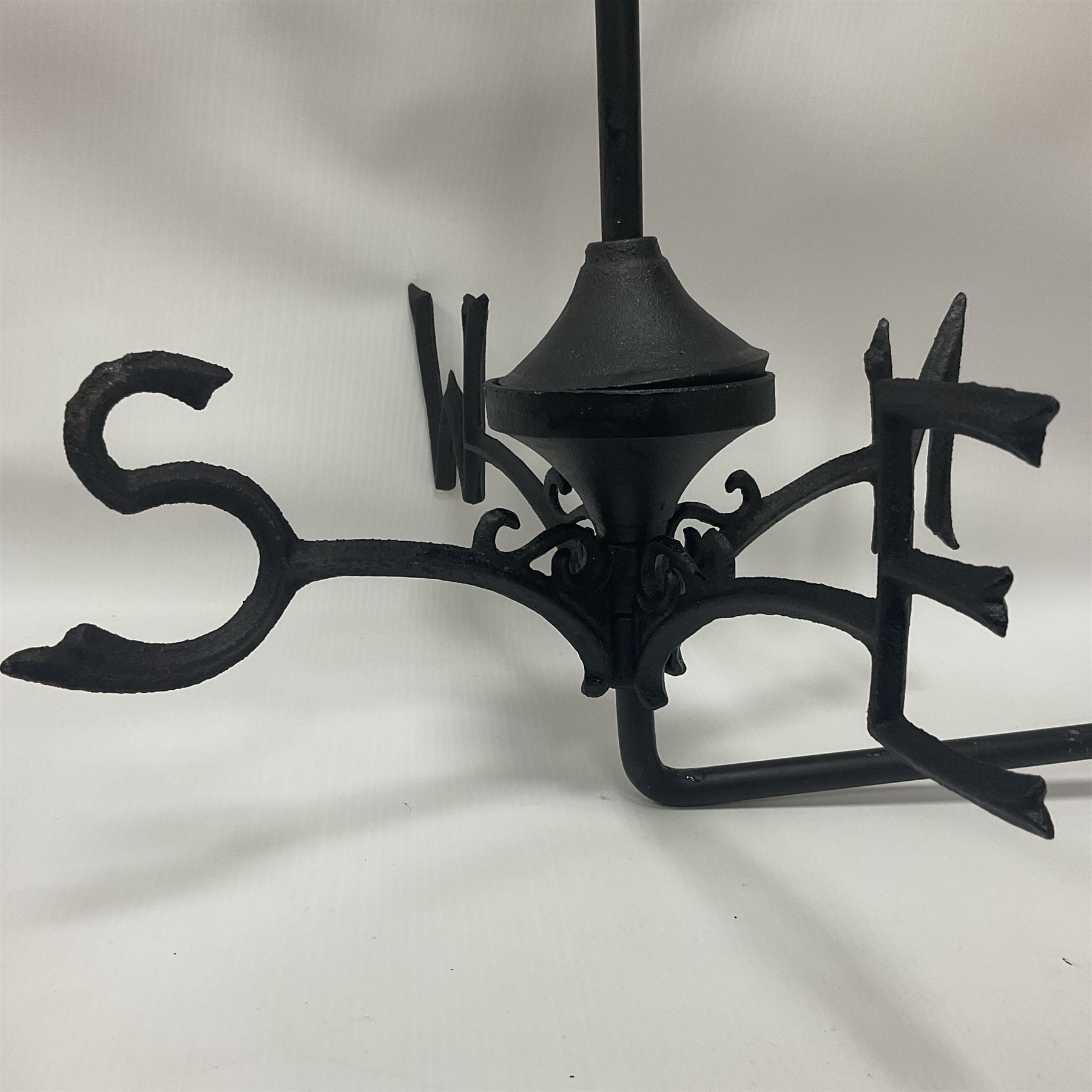 Wall mounting weathervane with Blacksmith finial - Image 2 of 6