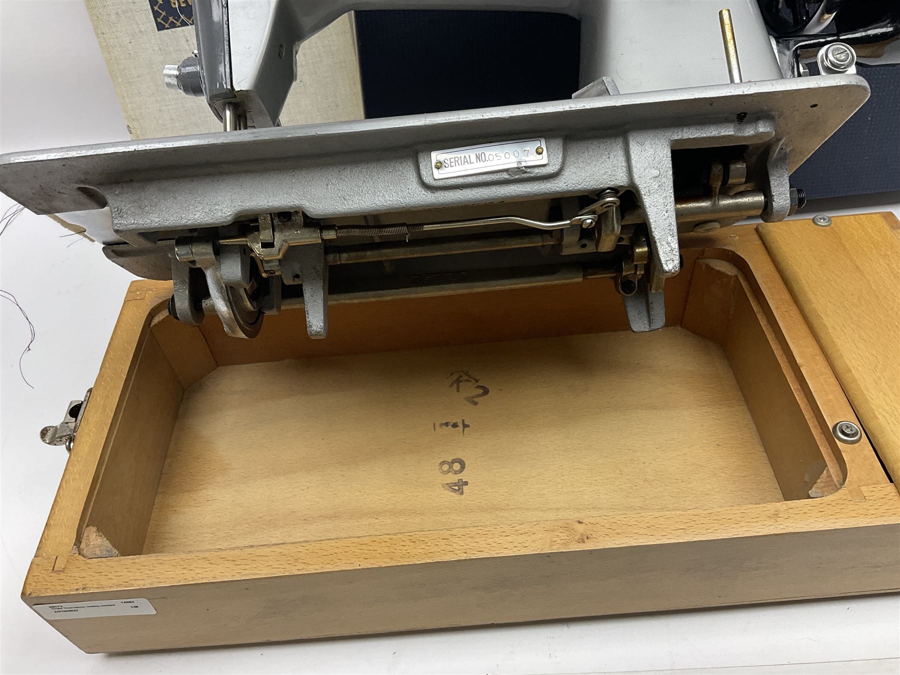 Seamstress sewing machine in case - Image 6 of 10