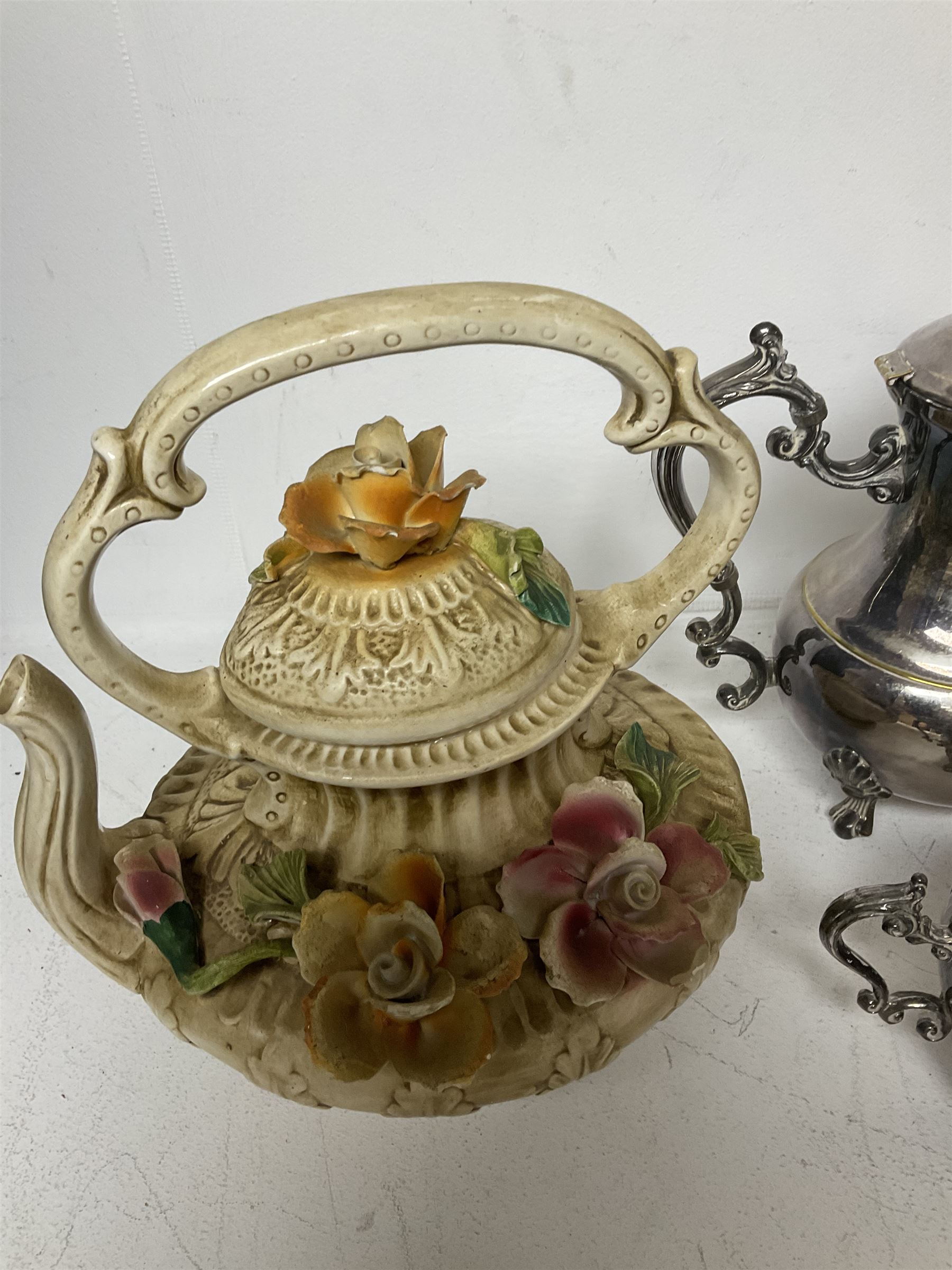 Two Capodimonte teapots - Image 3 of 6