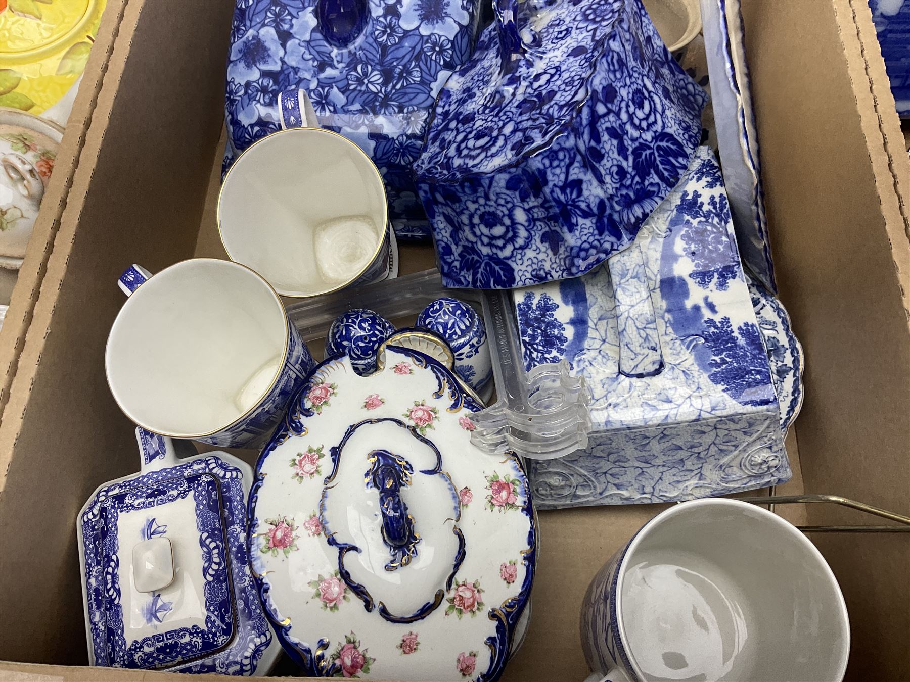 Blue and white ceramics - Image 5 of 9