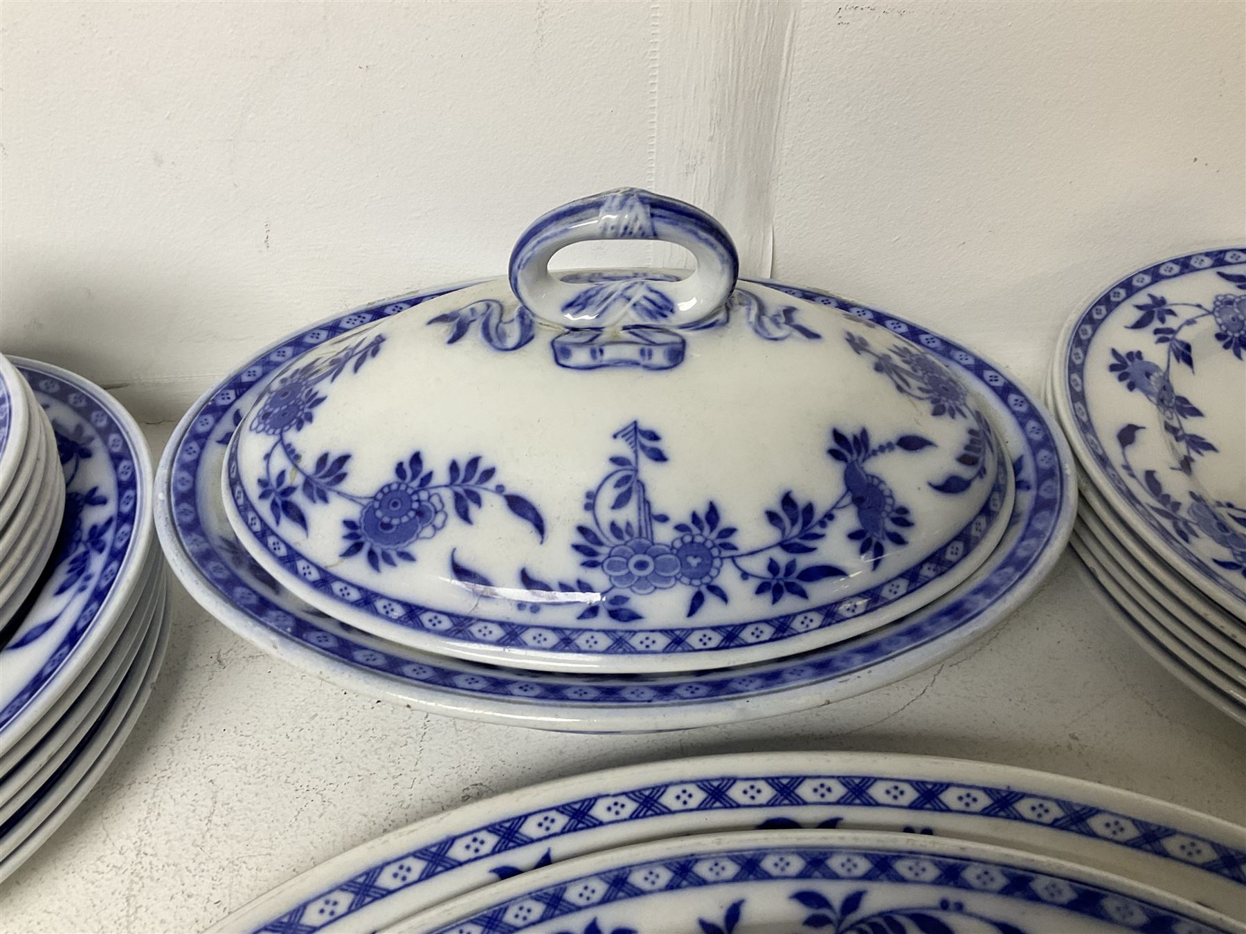 Mintons Delft blue and white dinner wares - Image 6 of 6