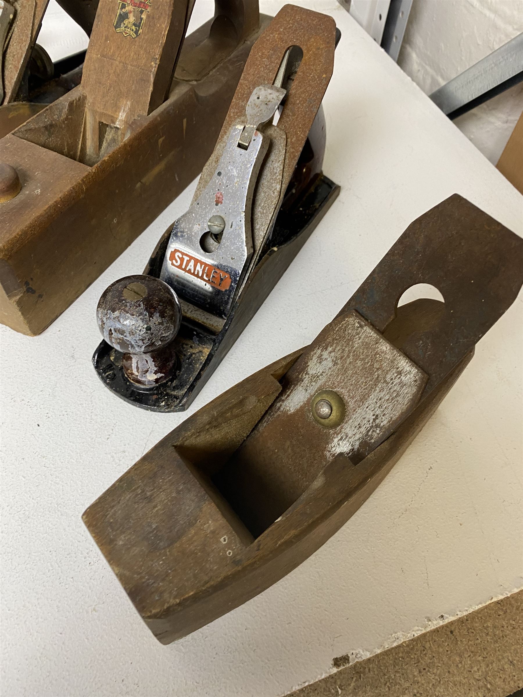 Collection of woodworking planes and other vintage tools - Image 2 of 5