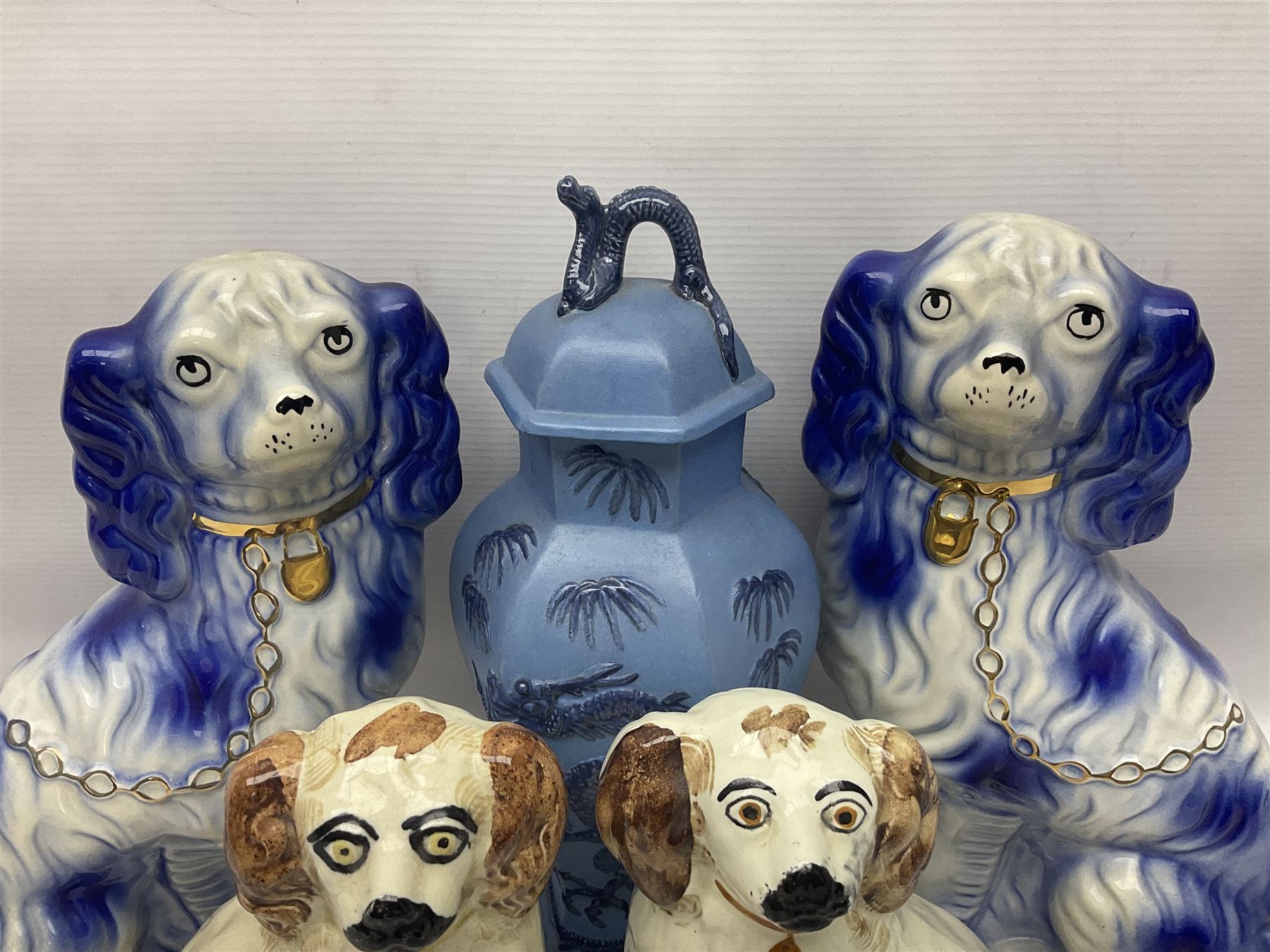 Pair of blue Staffordshire style dogs - Image 7 of 8