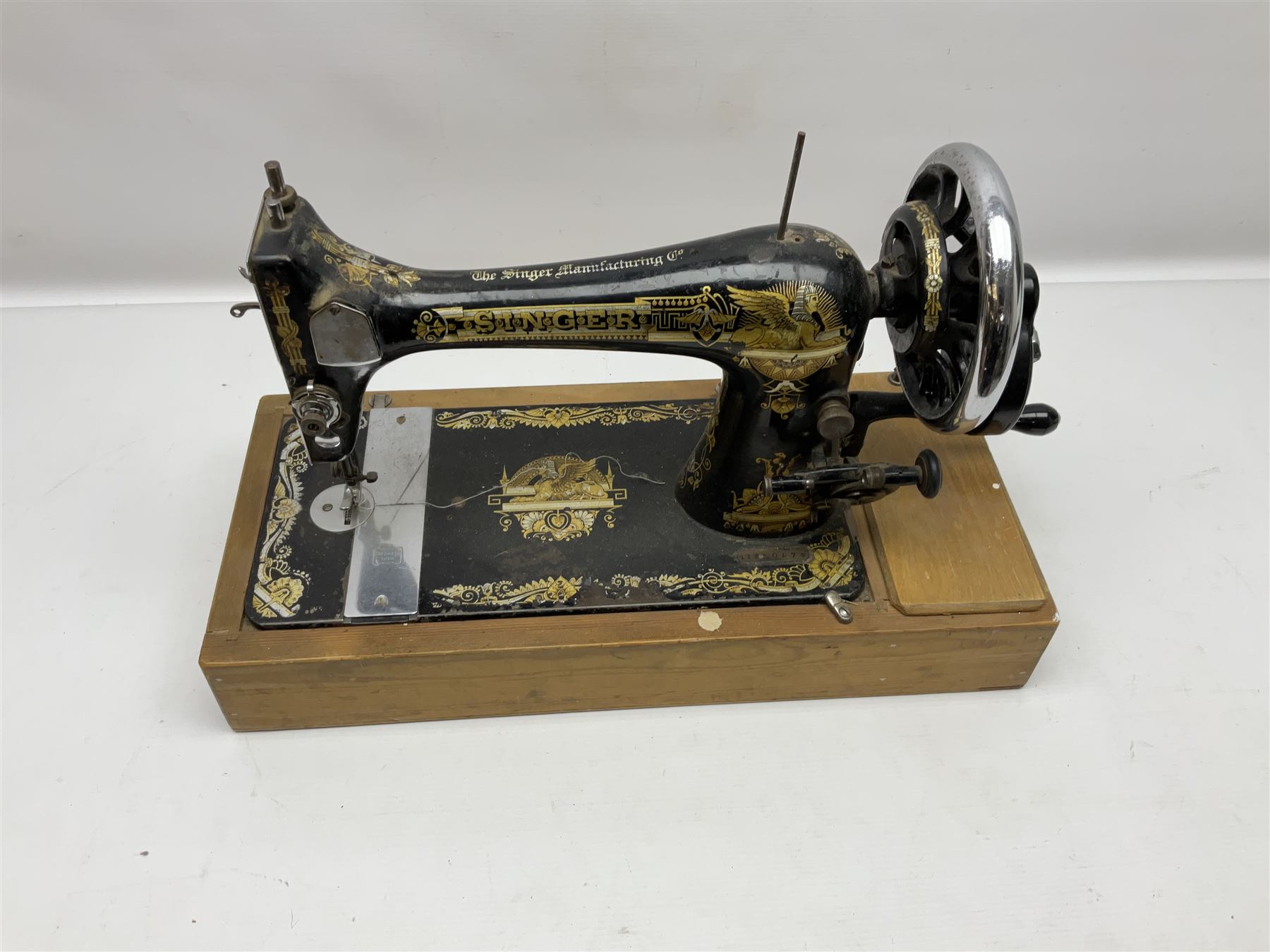 Singer sewing machine - Image 3 of 4