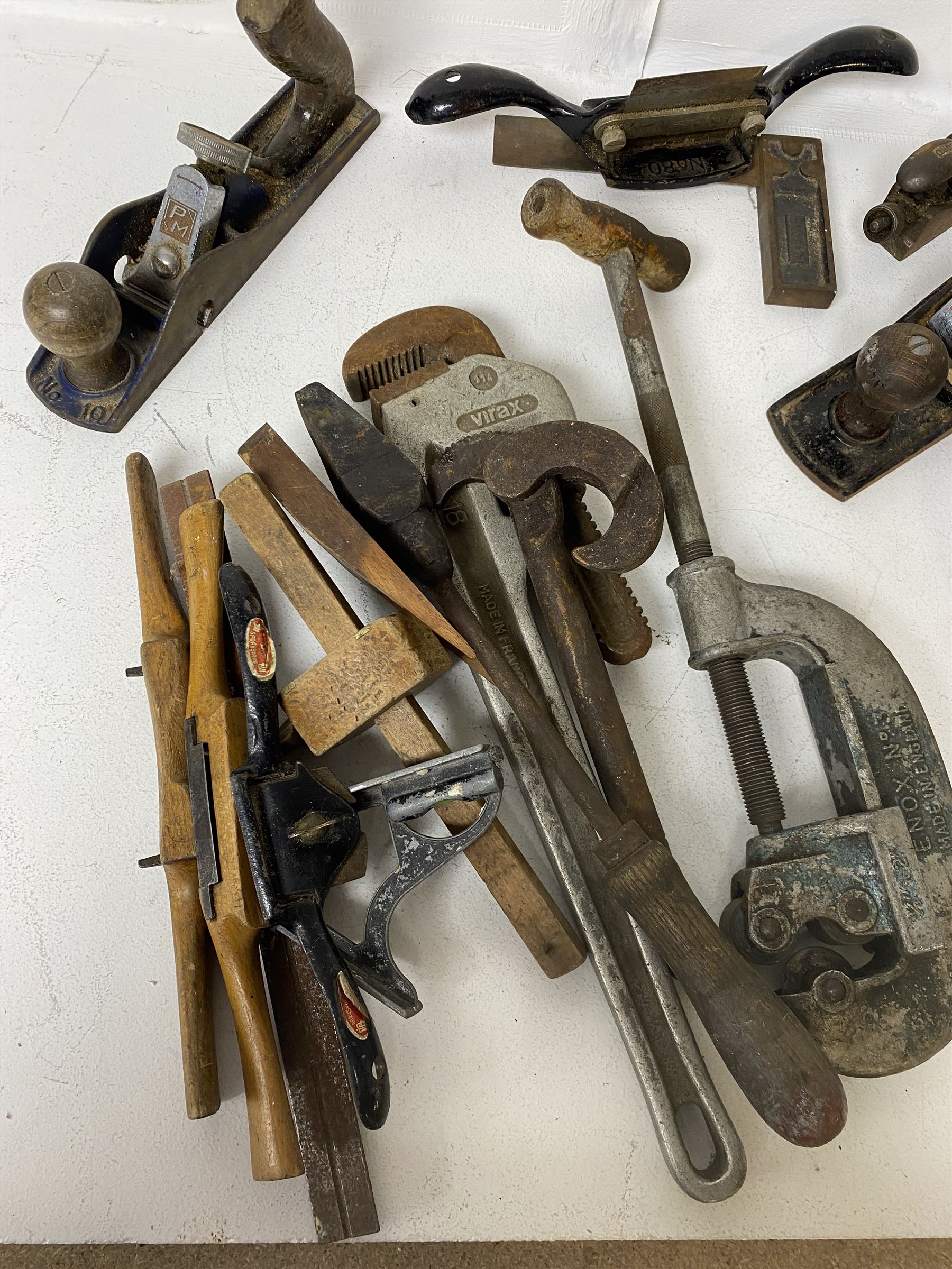 Collection of woodworking planes and other vintage tools - Image 5 of 5