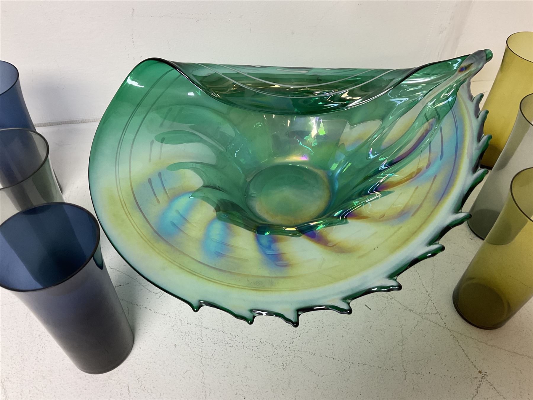 Large green studio glass conch shell bowl - Image 2 of 4