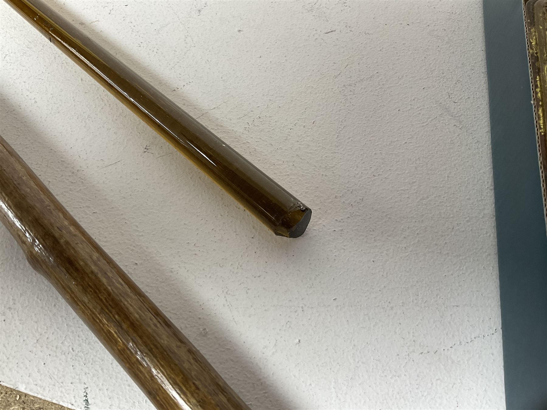 Victorian amber glass walking stick - Image 3 of 3