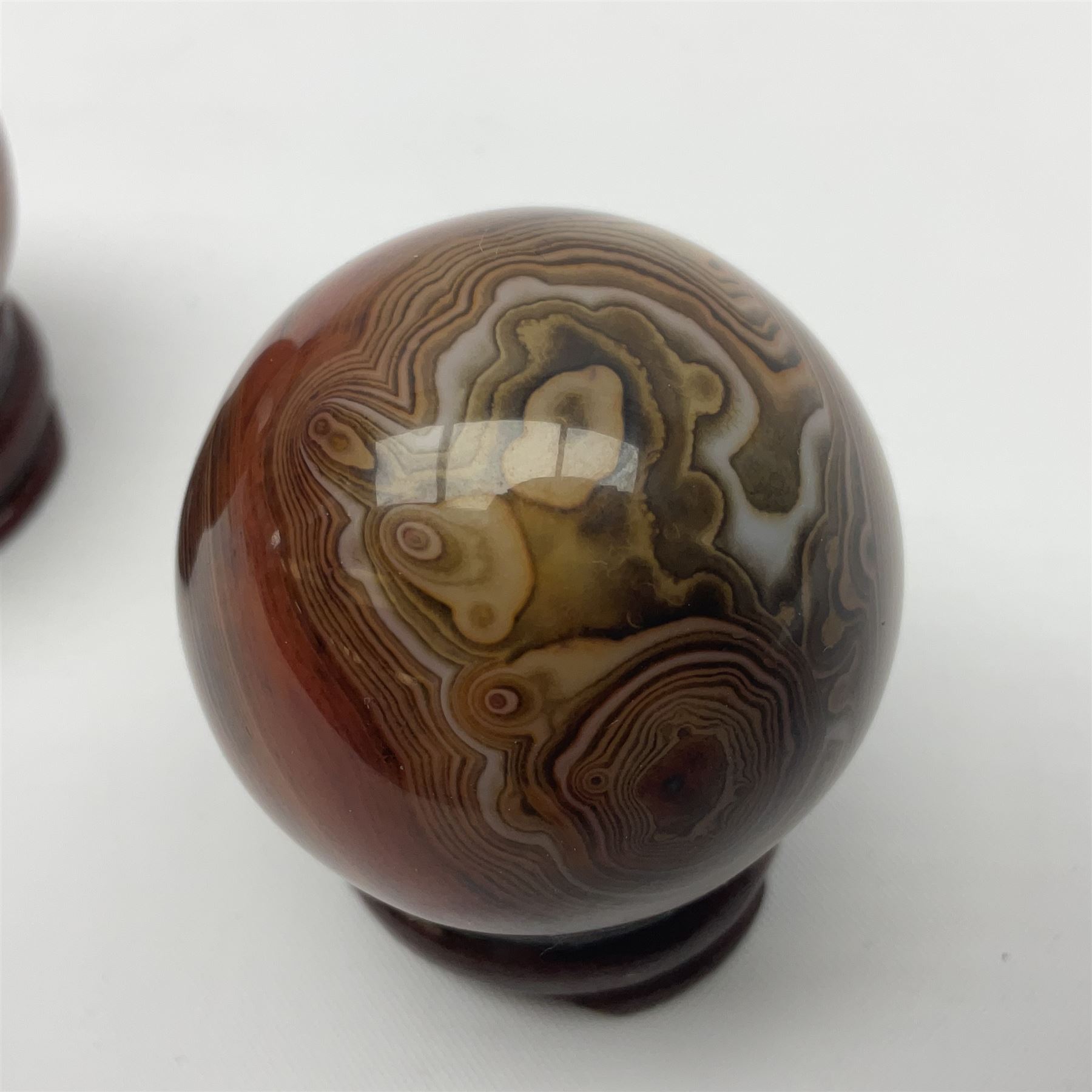 Pair of banded agate spheres - Image 5 of 6