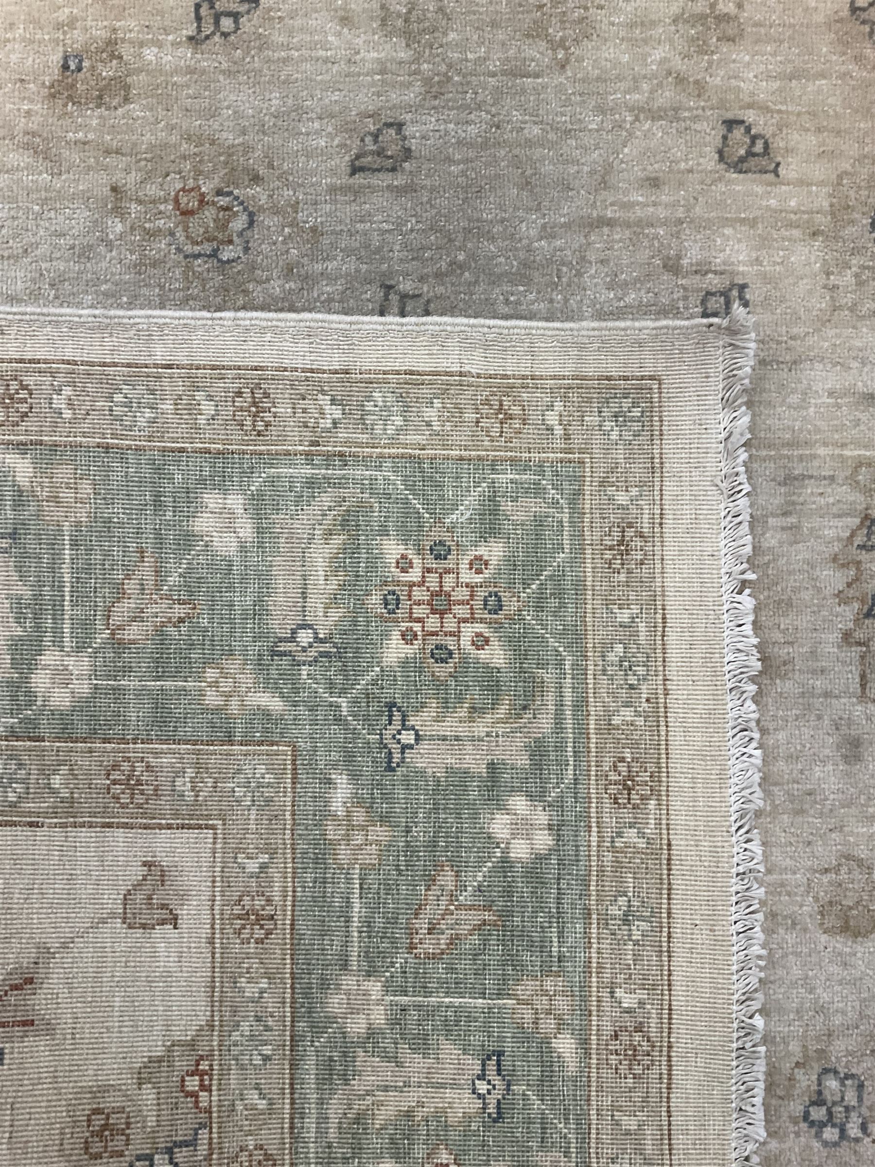 Persian Zeigler rug - Image 4 of 5