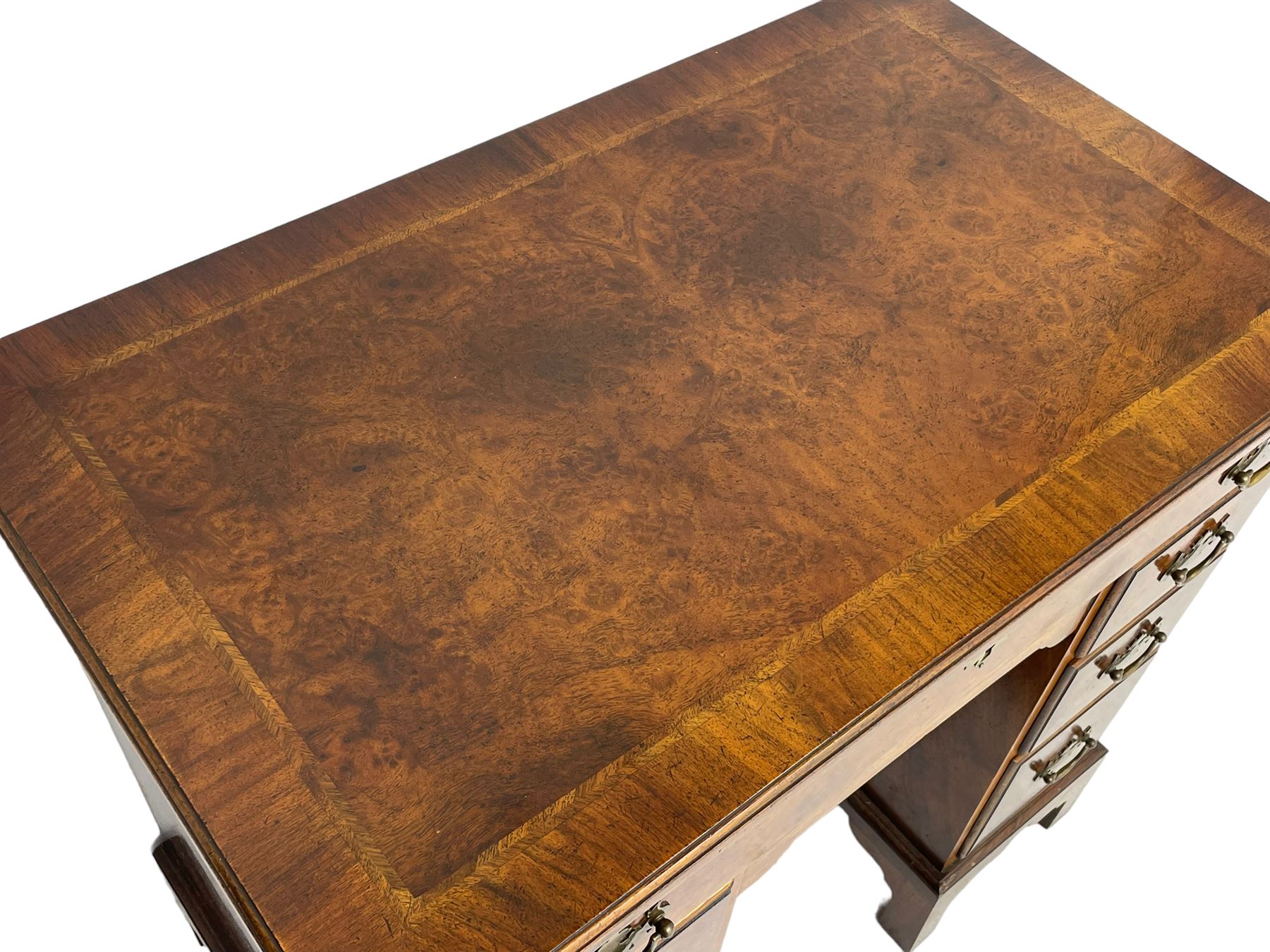 Georgian design figured walnut knee-hole desk - Image 7 of 9
