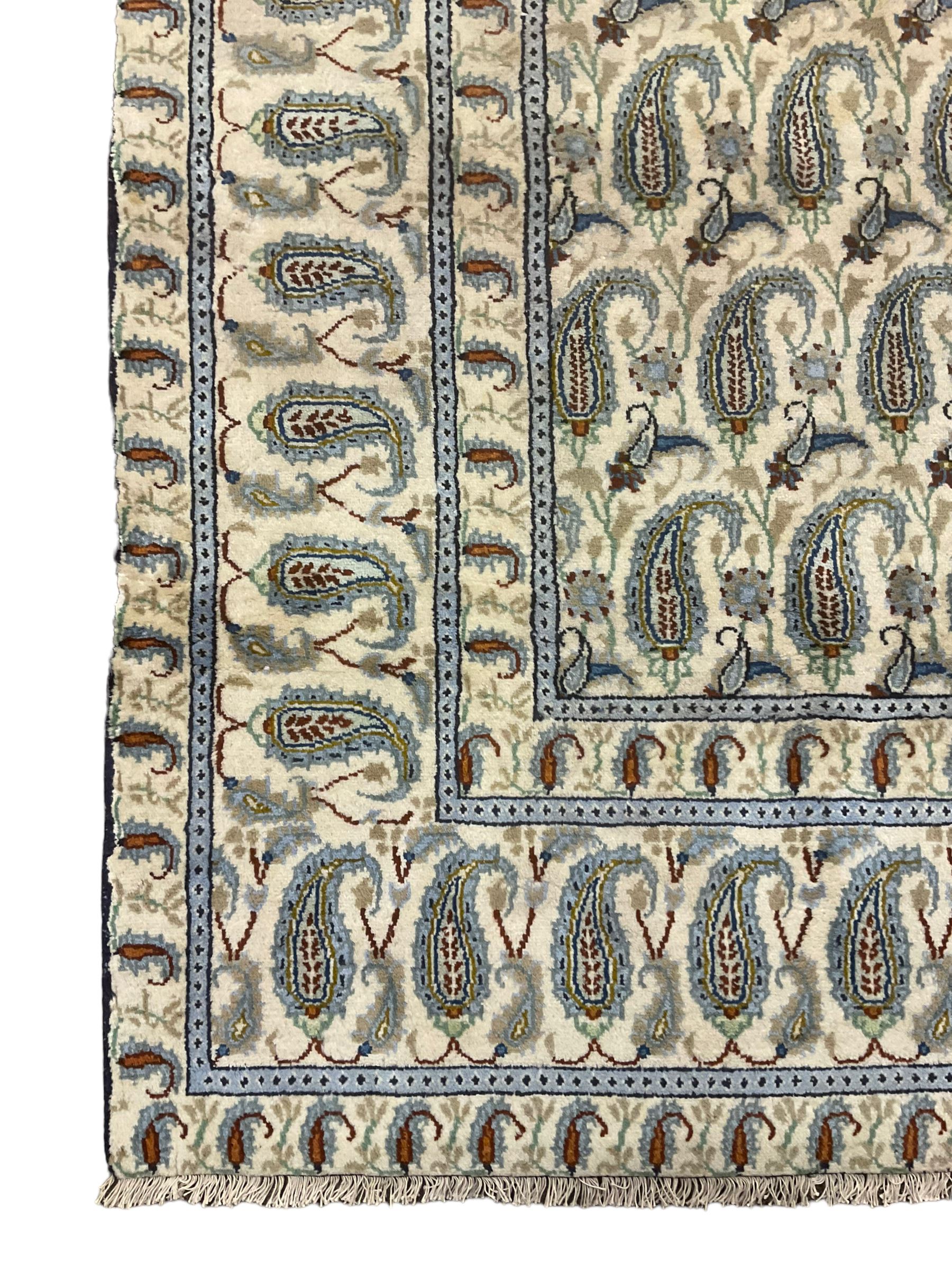 Central Persian Kashan ivory ground carpet - Image 2 of 7